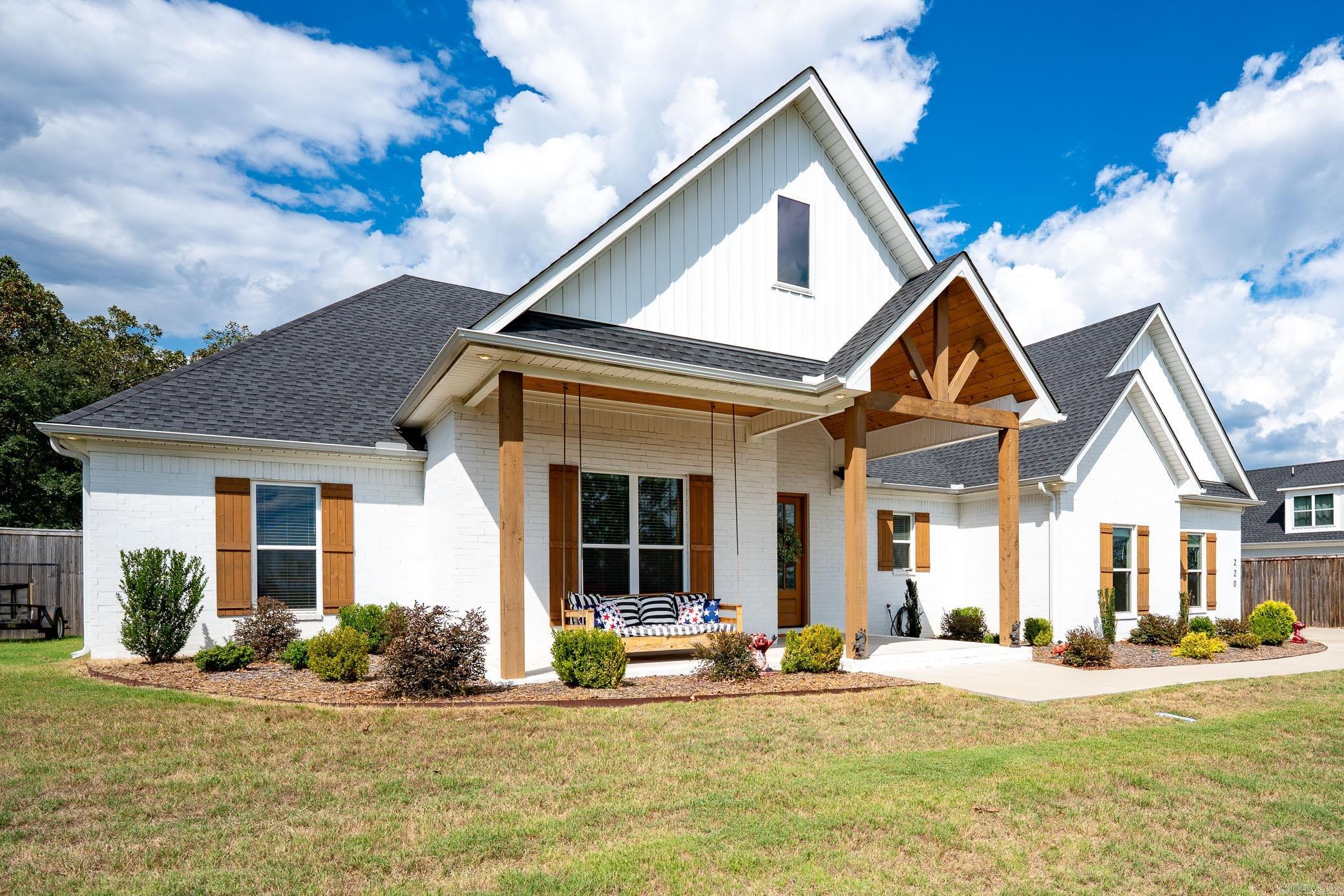 220 E Grandview Heights Drive