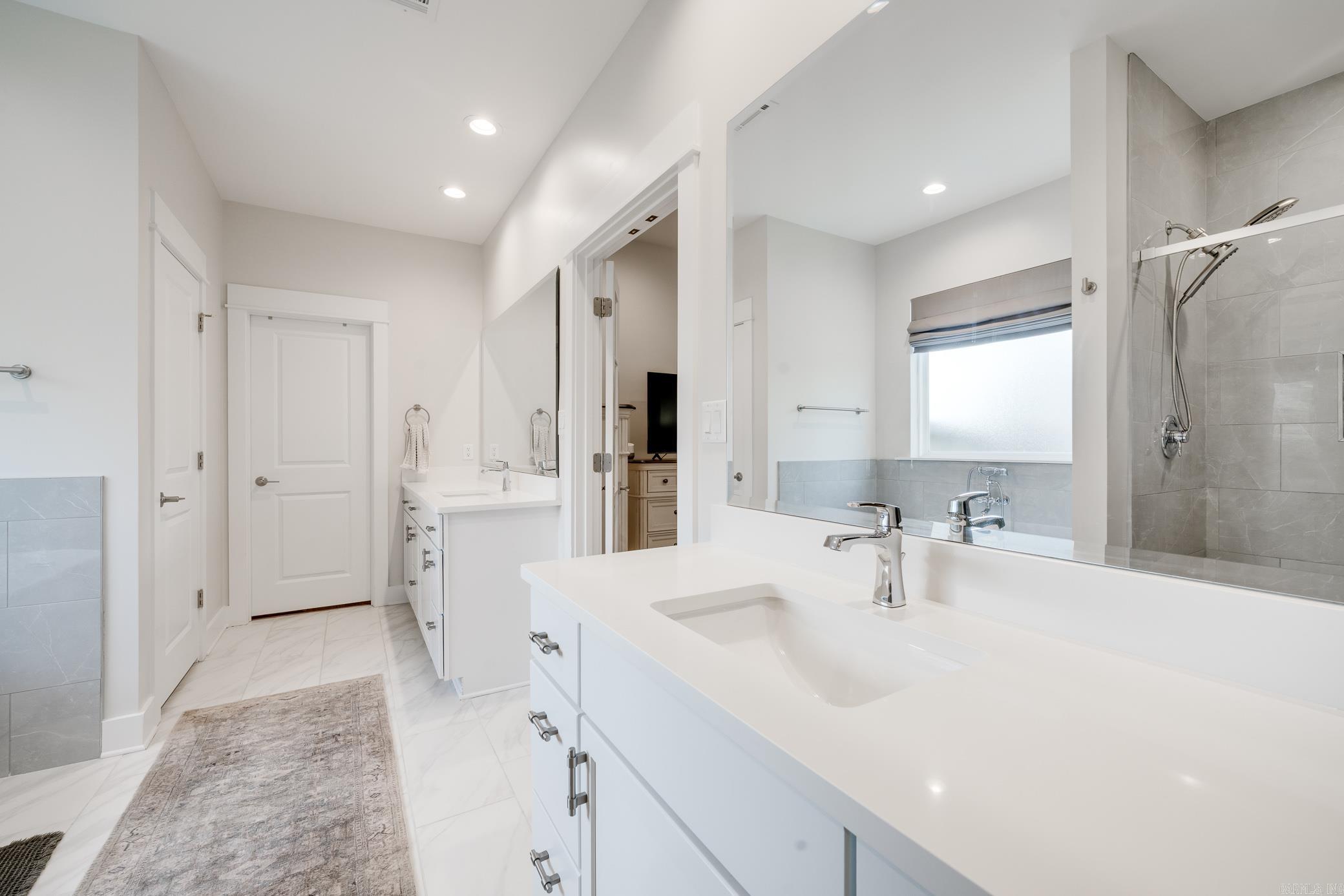 220 E Grandview Heights Drive