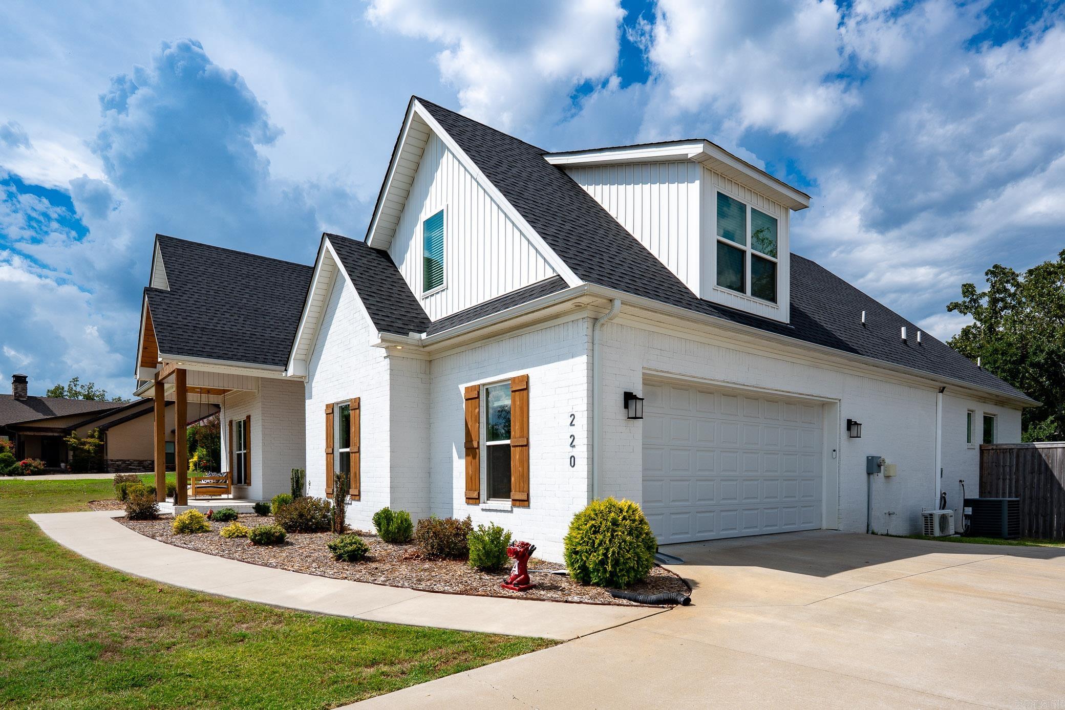 220 E Grandview Heights Drive