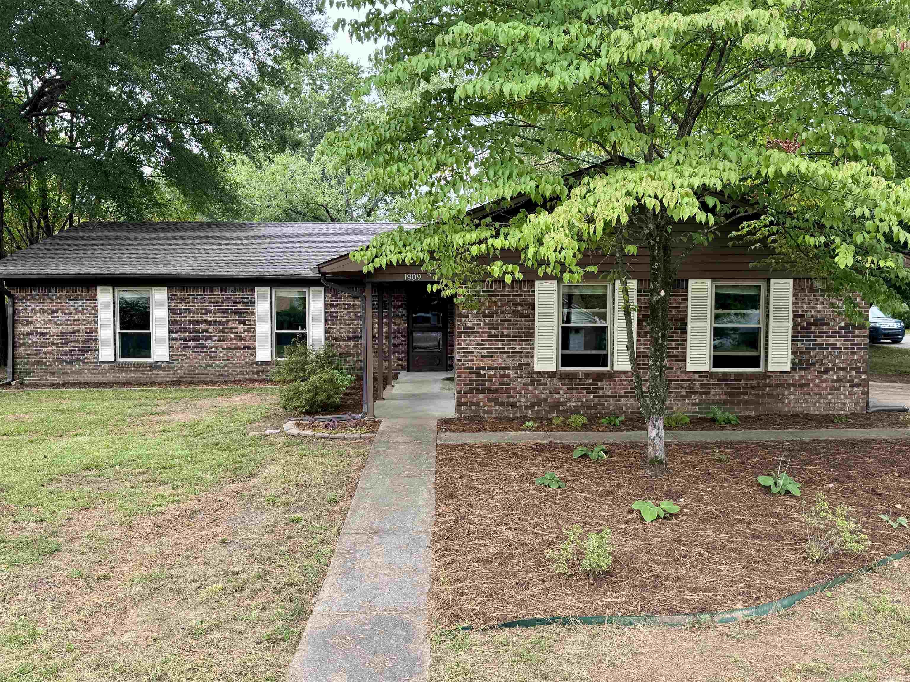 1909 Creekwood Drive
