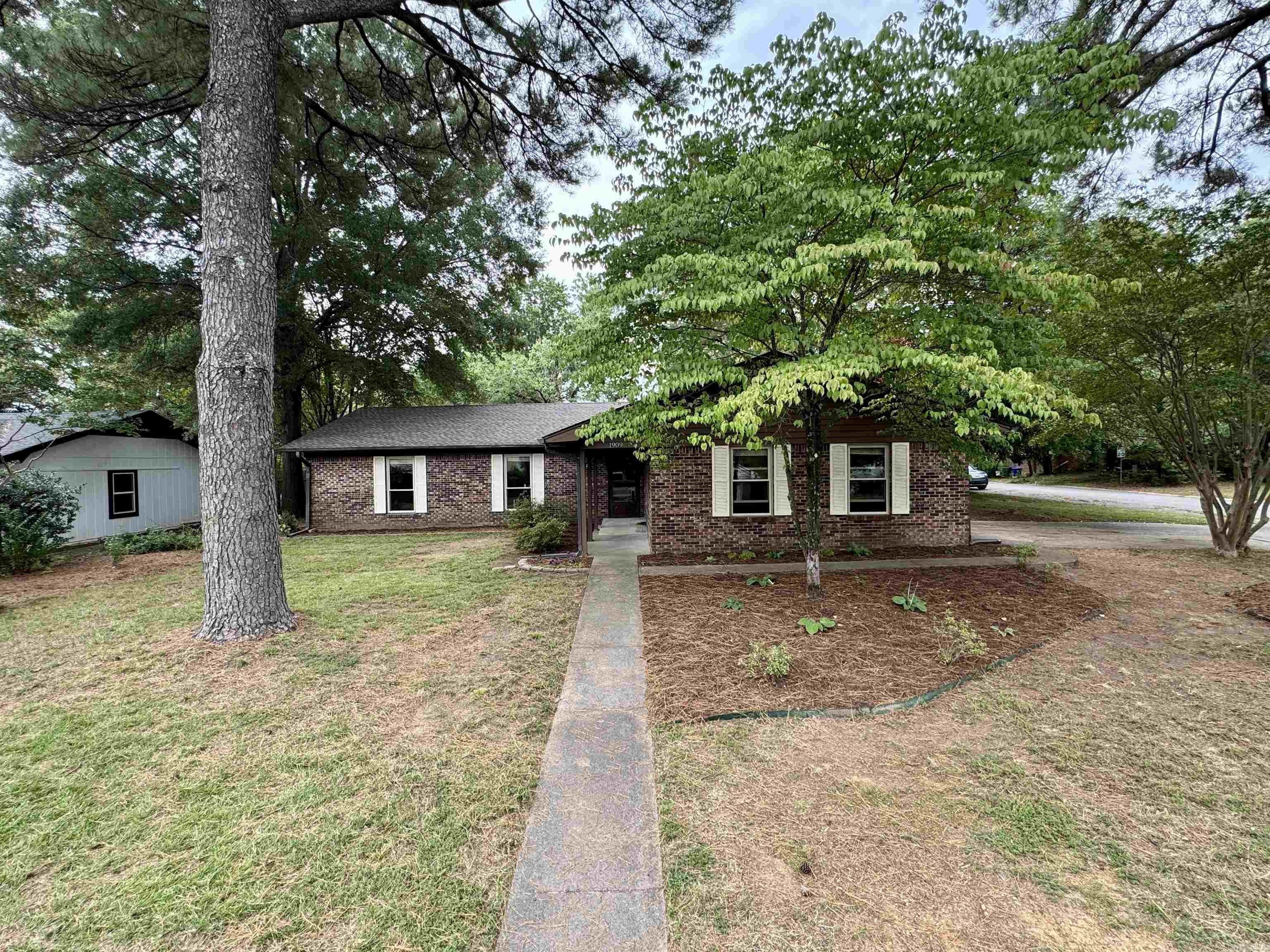 1909 Creekwood Drive