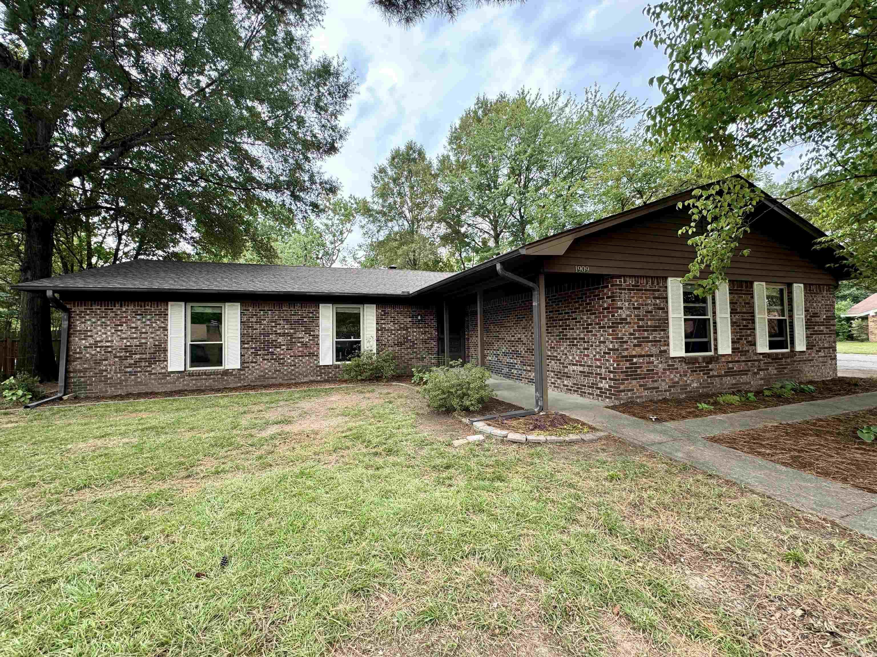 1909 Creekwood Drive