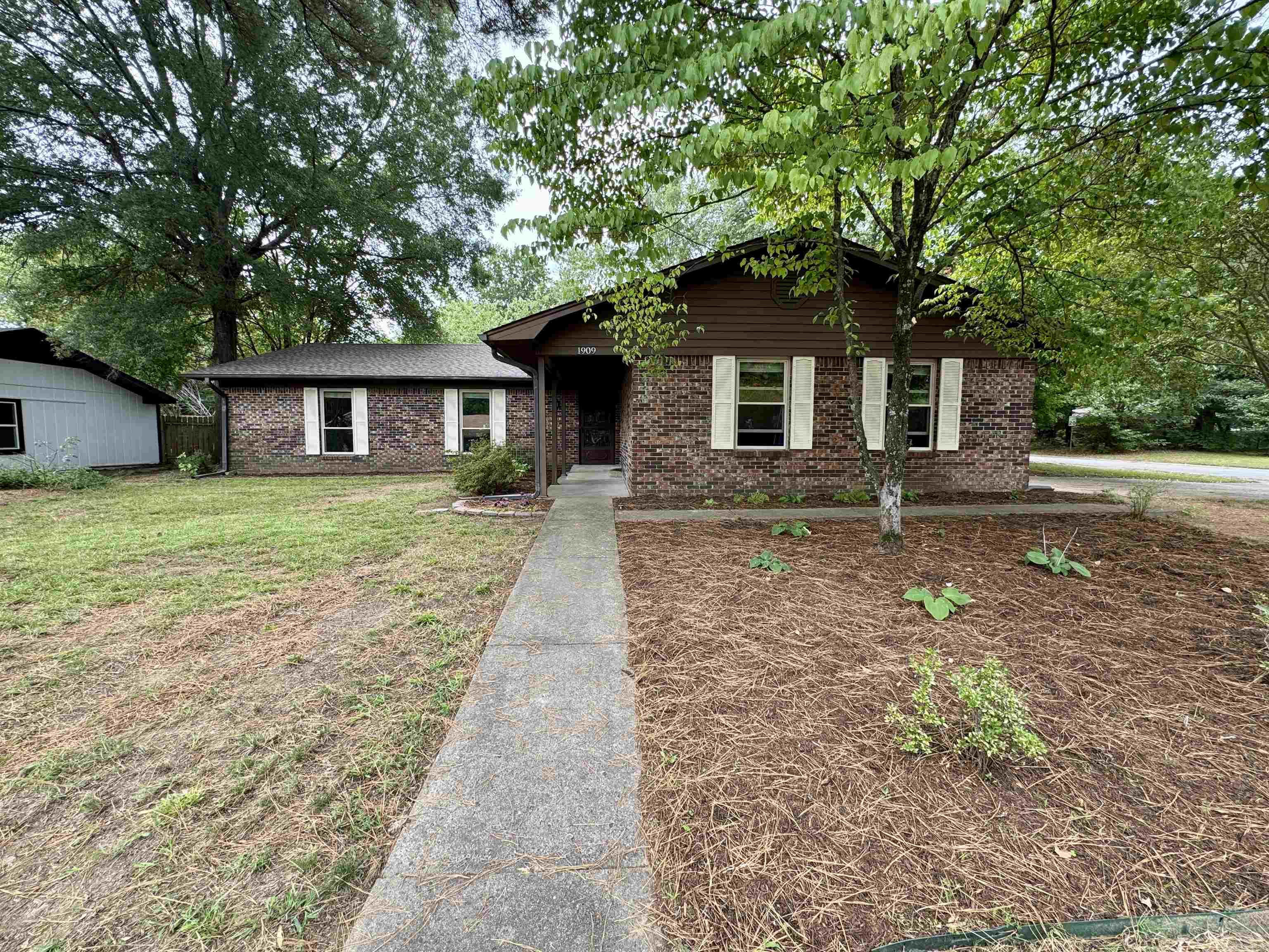 1909 Creekwood Drive