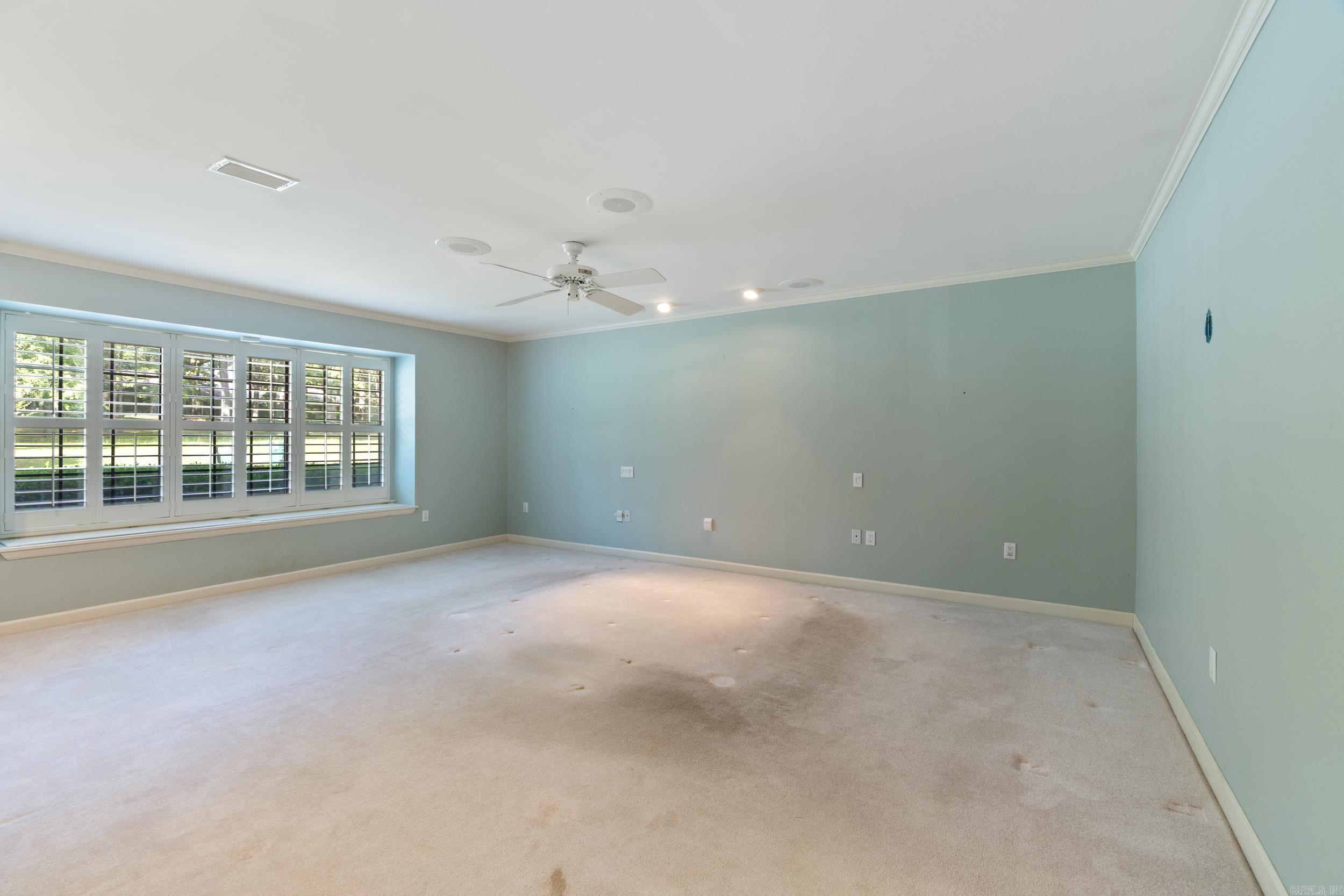 21 Riviera Dr