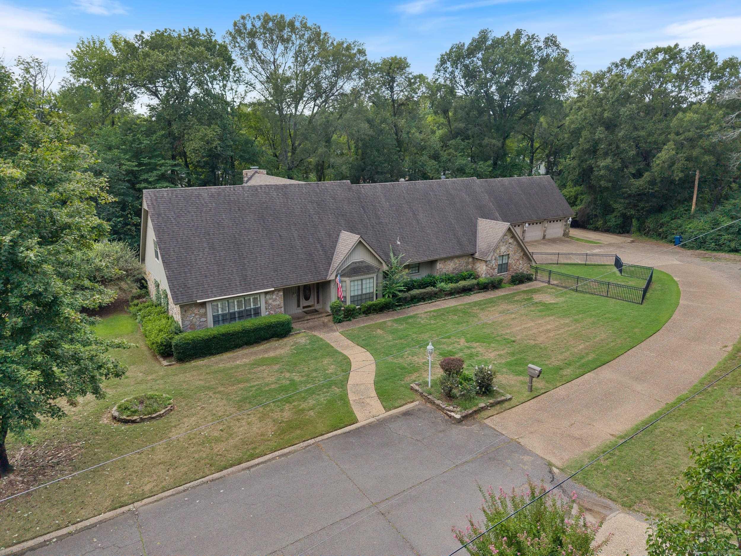 21 Riviera Dr