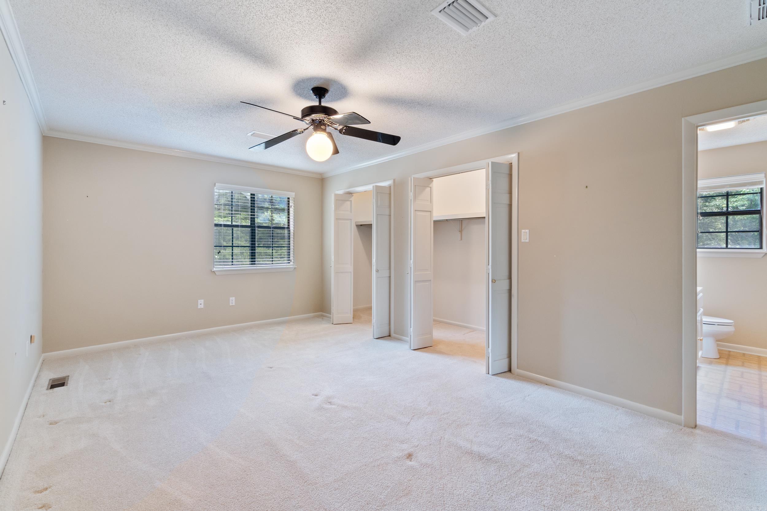 21 Riviera Dr
