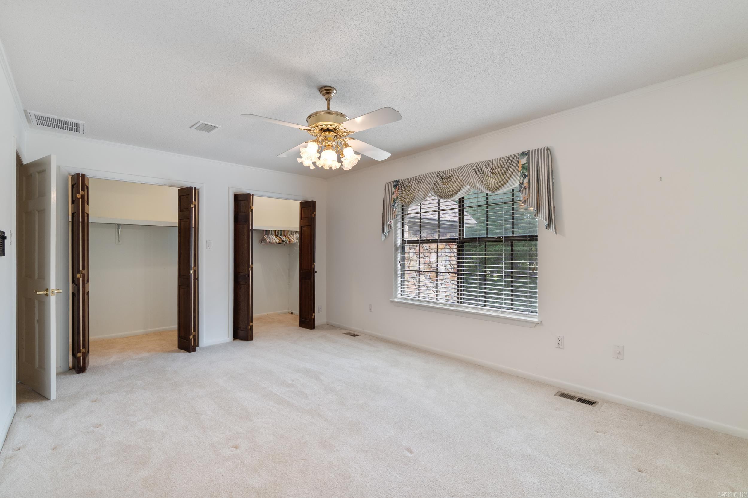 21 Riviera Dr