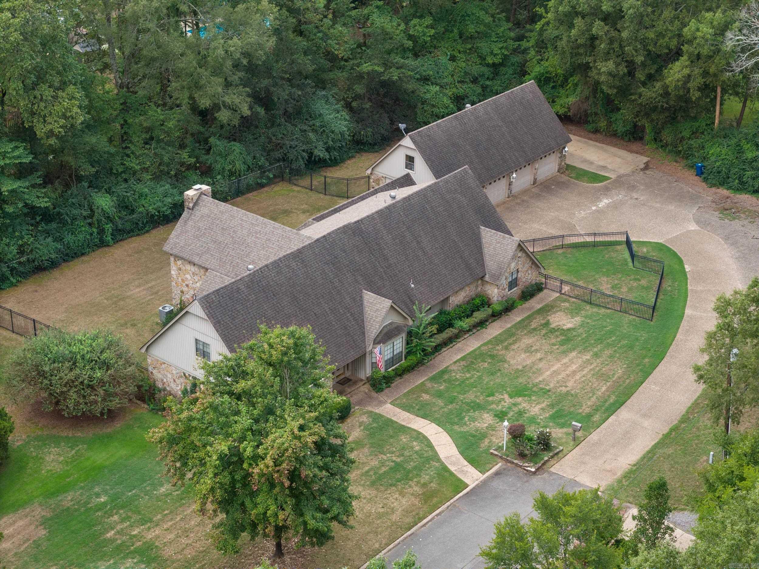 21 Riviera Dr