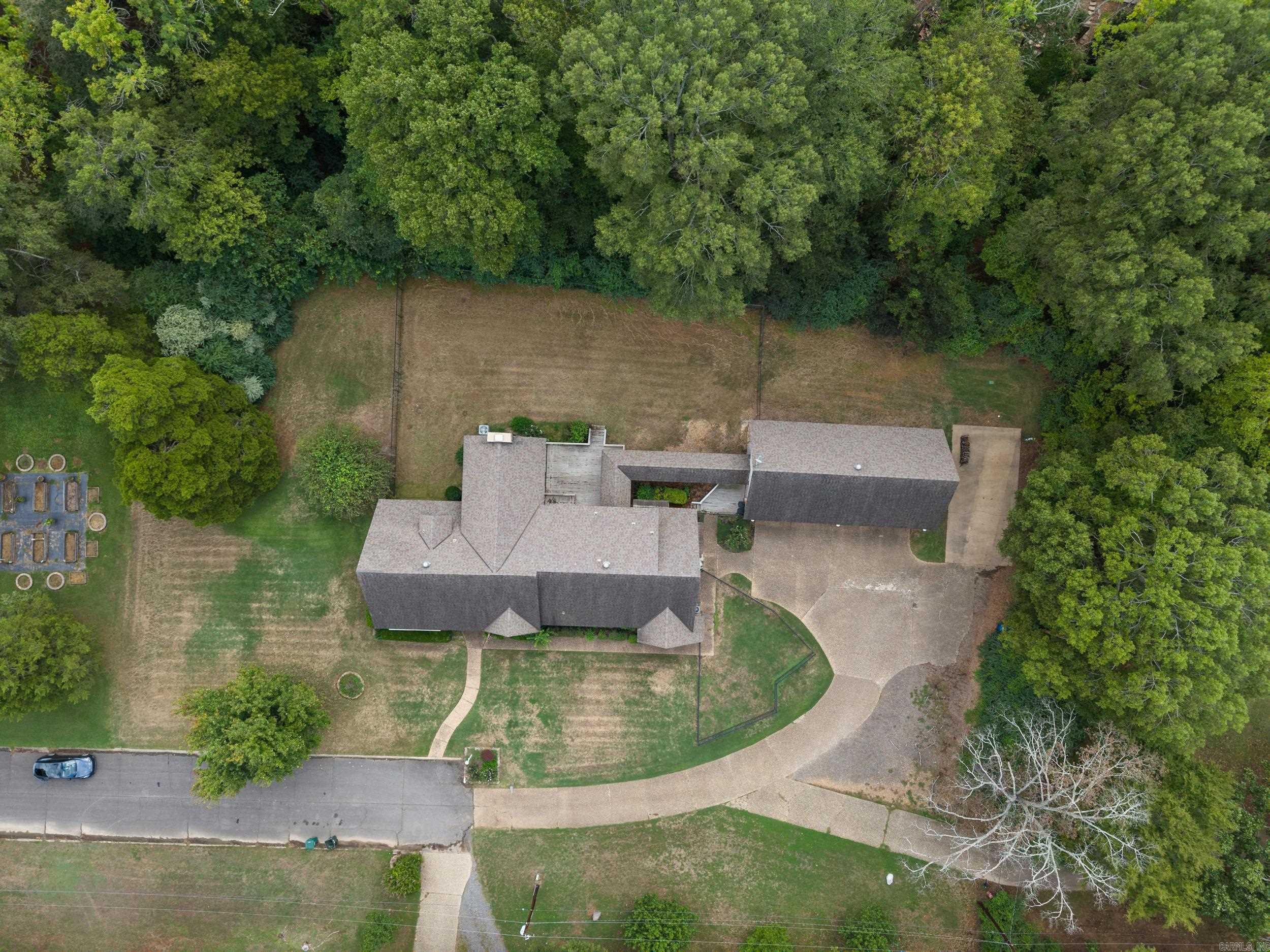 21 Riviera Dr