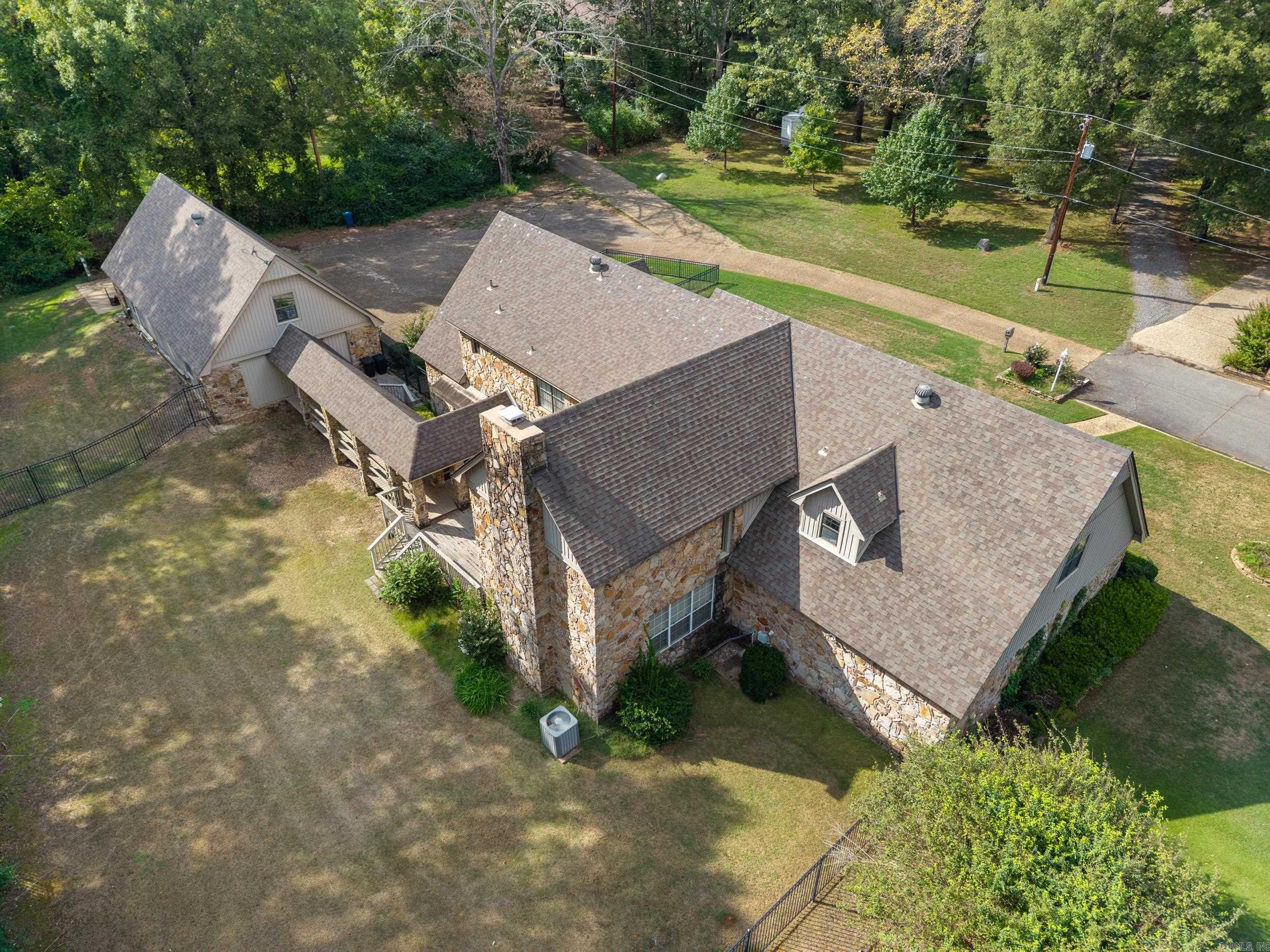 21 Riviera Dr