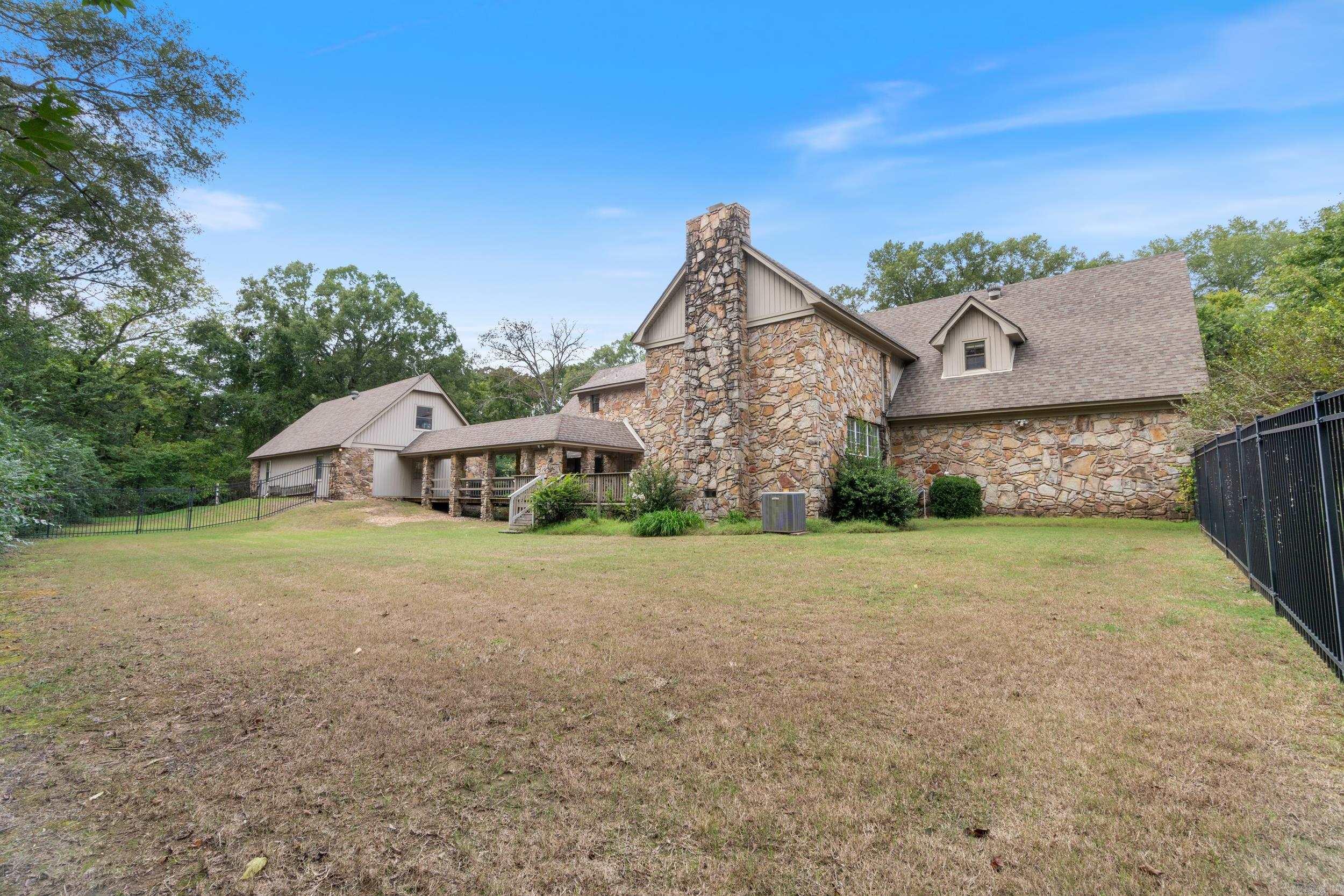 21 Riviera Dr