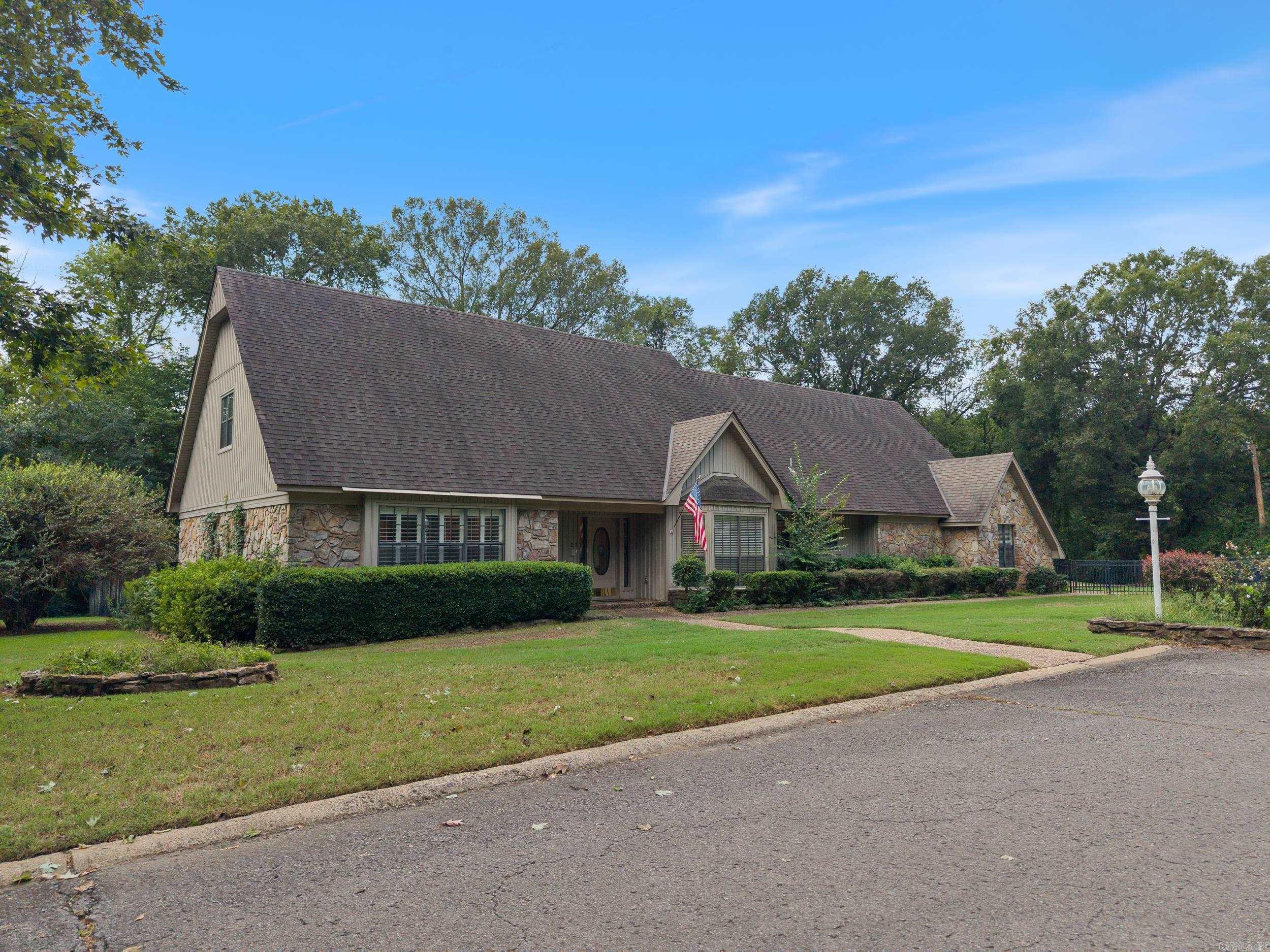 21 Riviera Dr