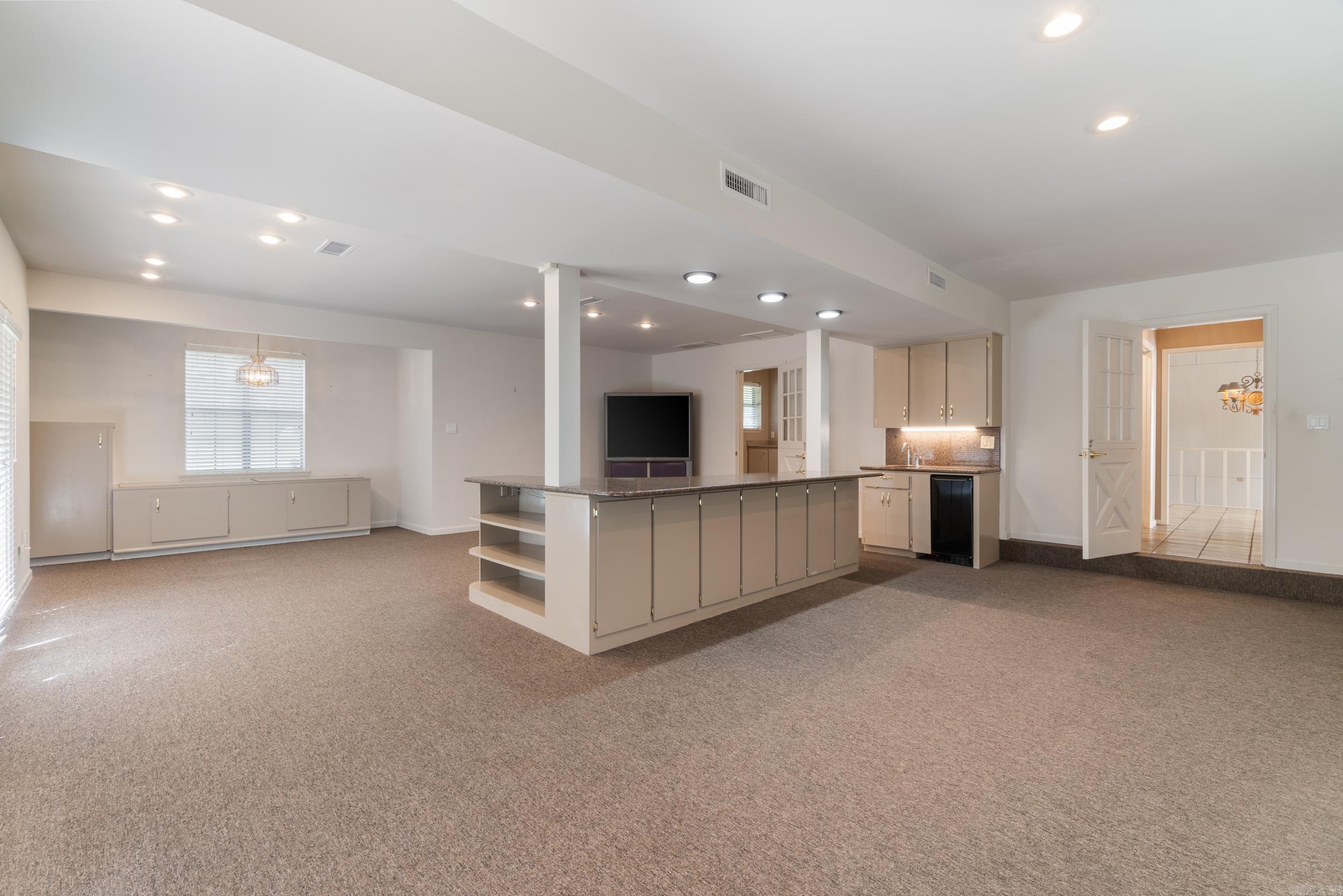 21 Riviera Dr