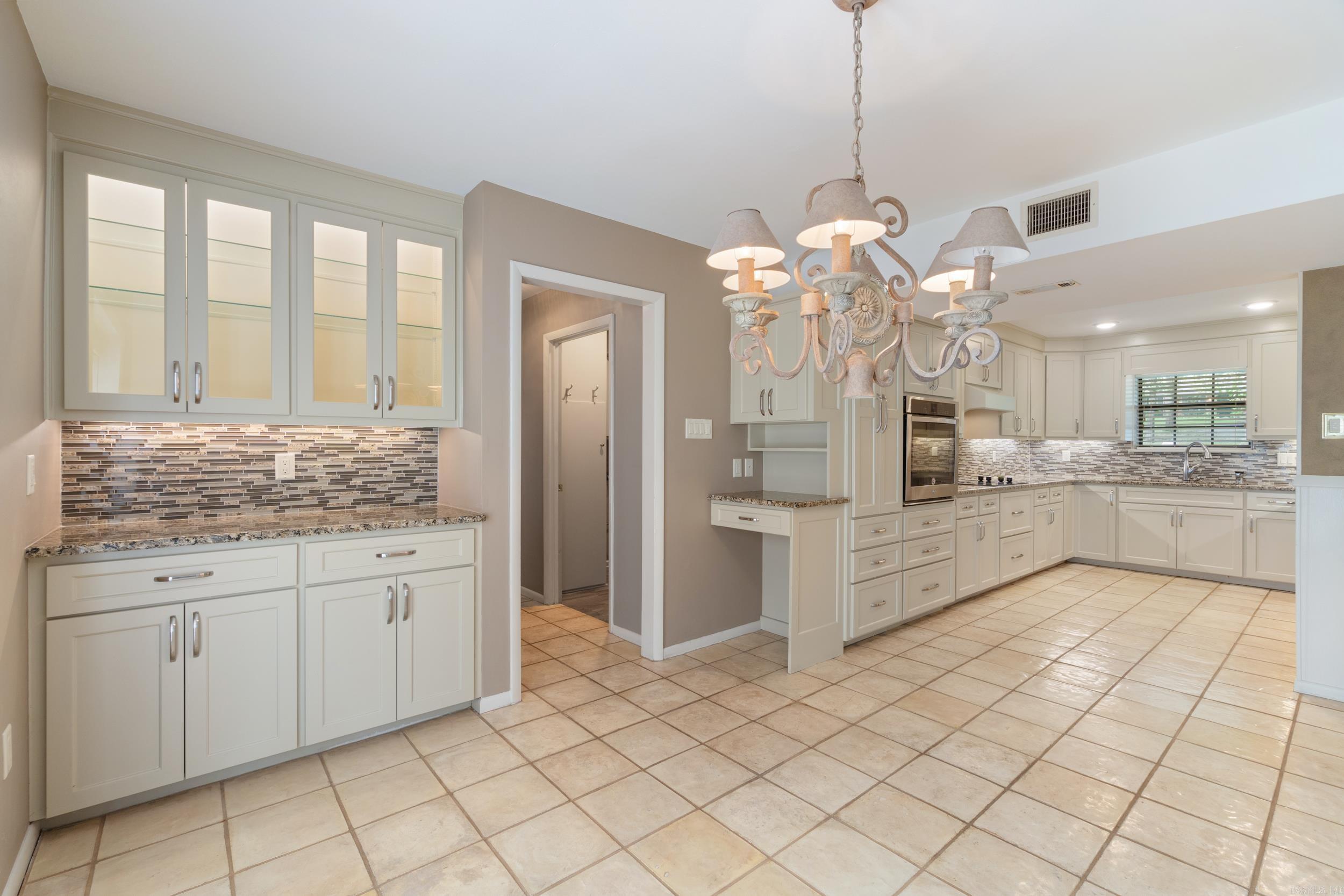 21 Riviera Dr