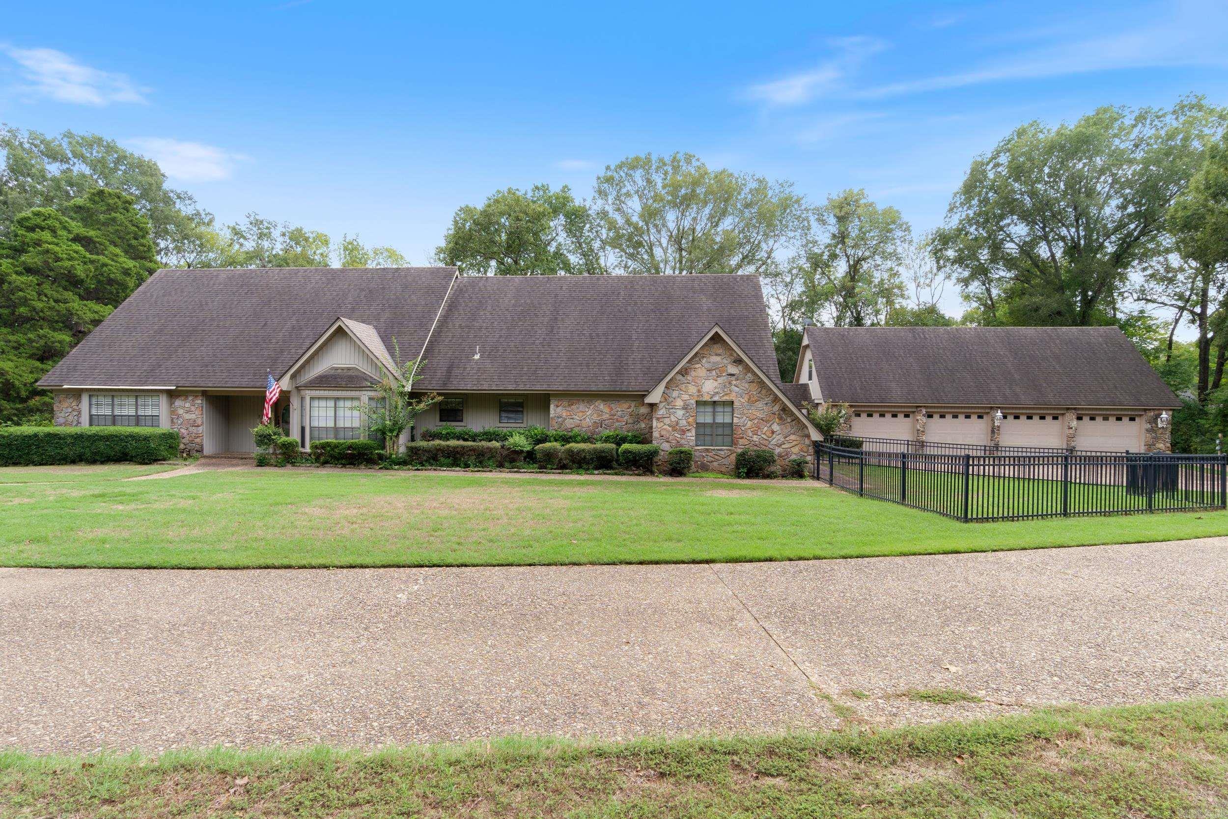 21 Riviera Dr