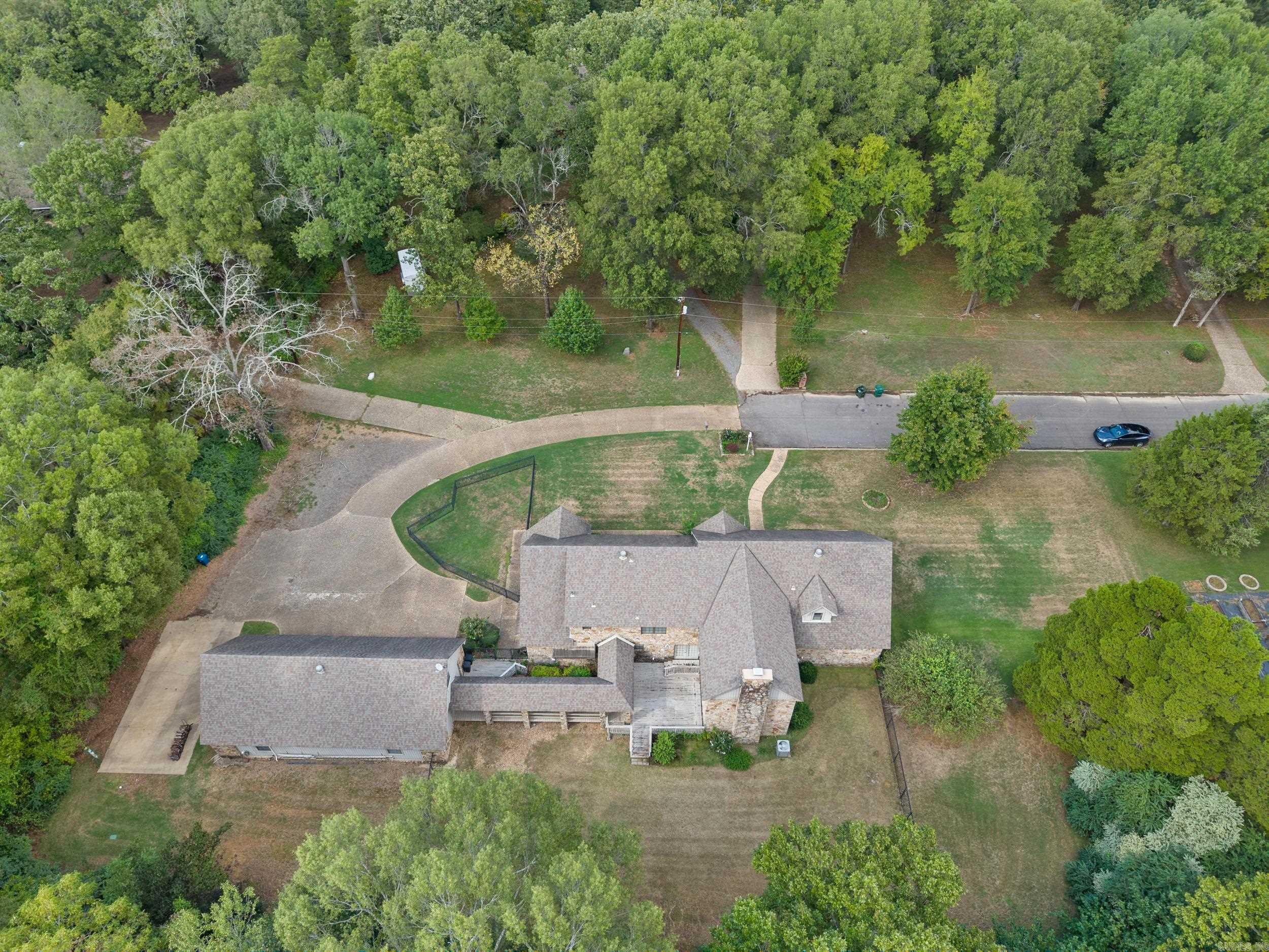 21 Riviera Dr