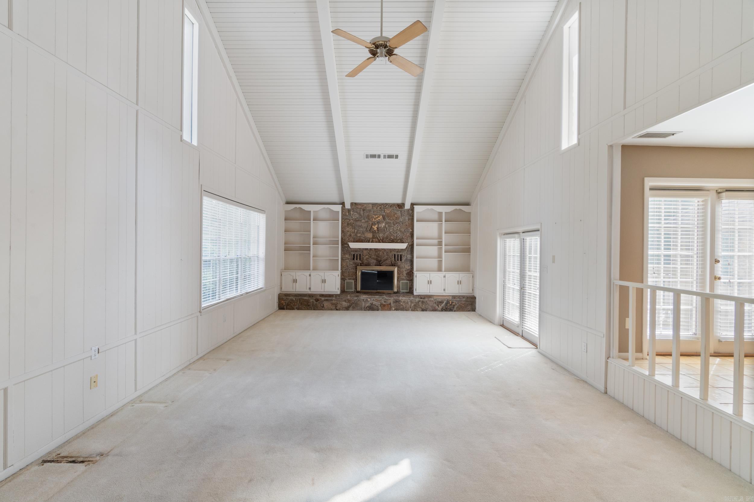21 Riviera Dr
