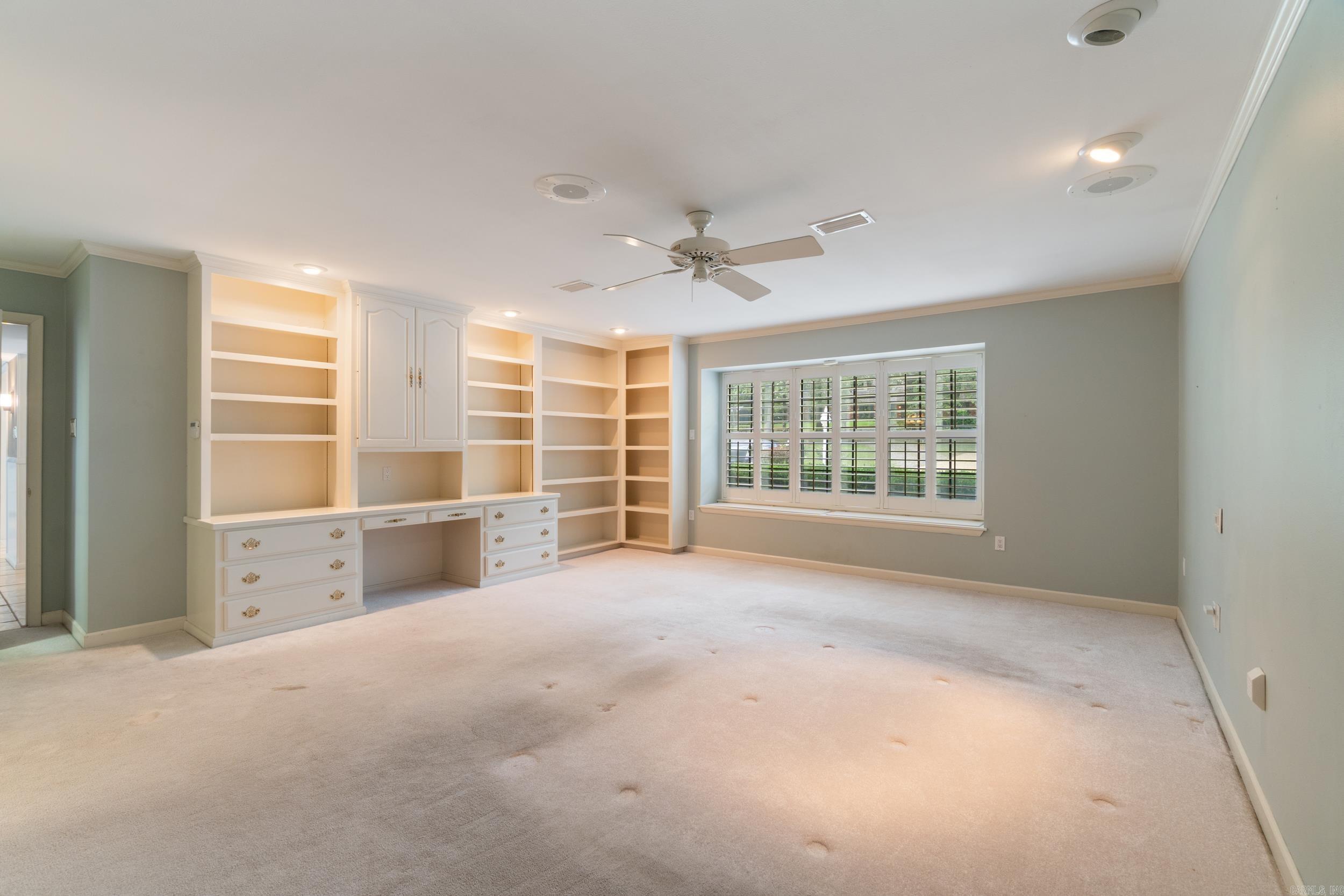 21 Riviera Dr