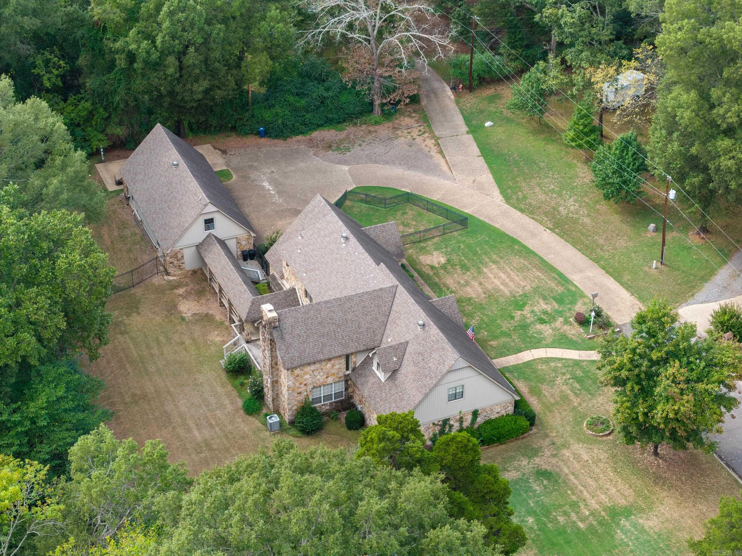 21 Riviera Dr