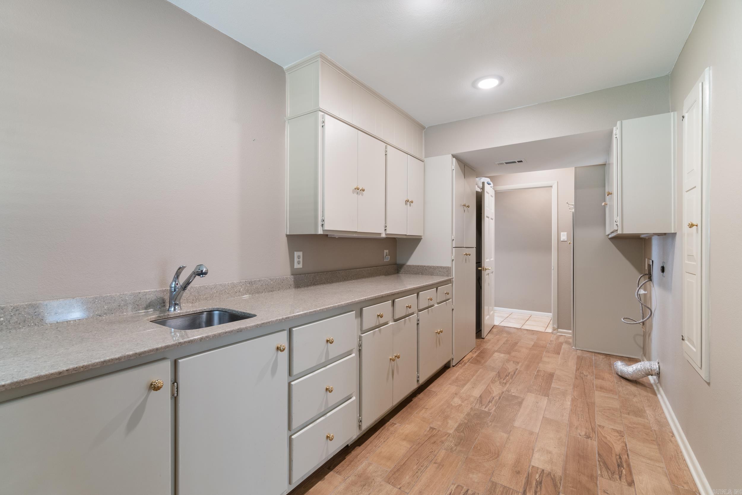 21 Riviera Dr