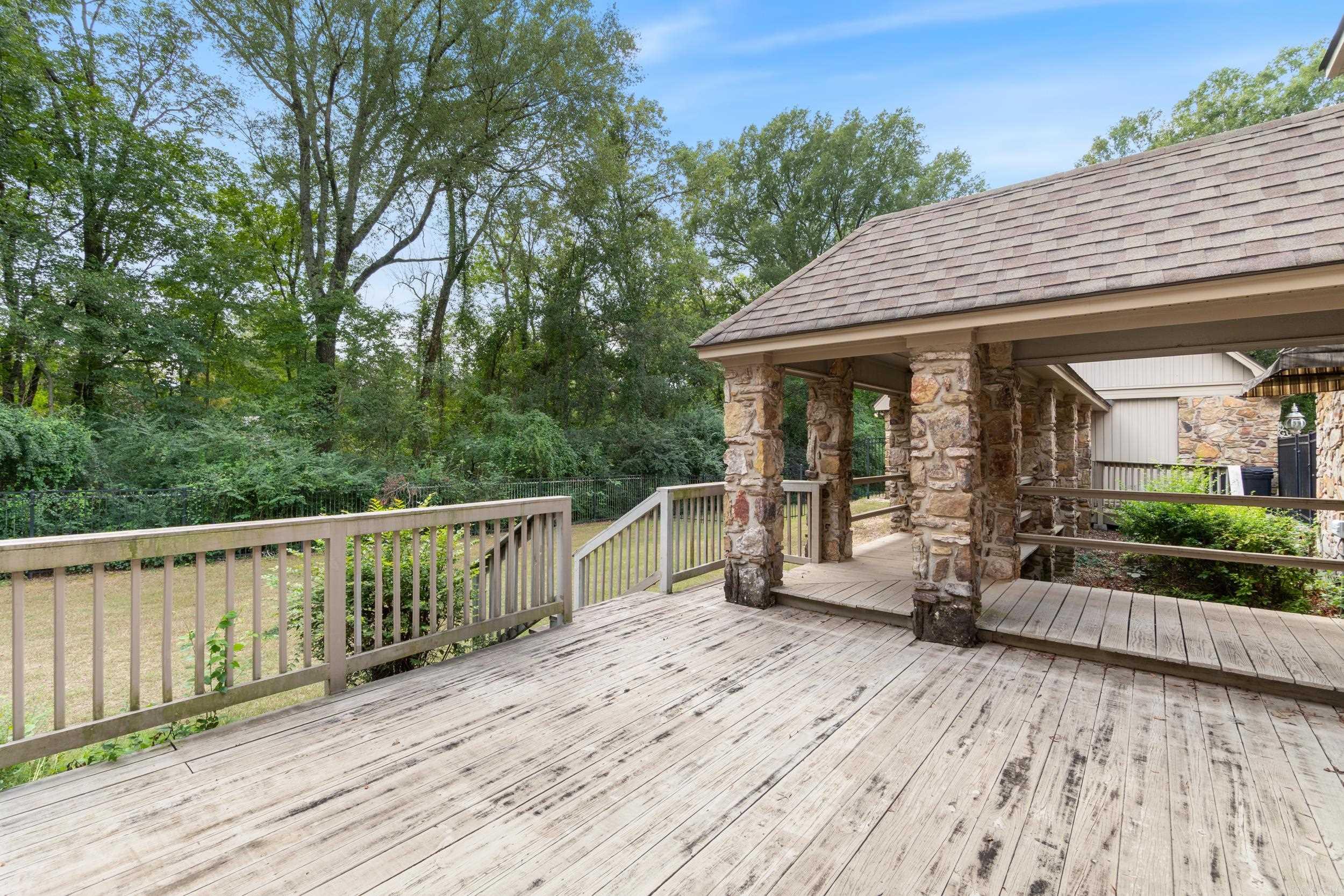 21 Riviera Dr