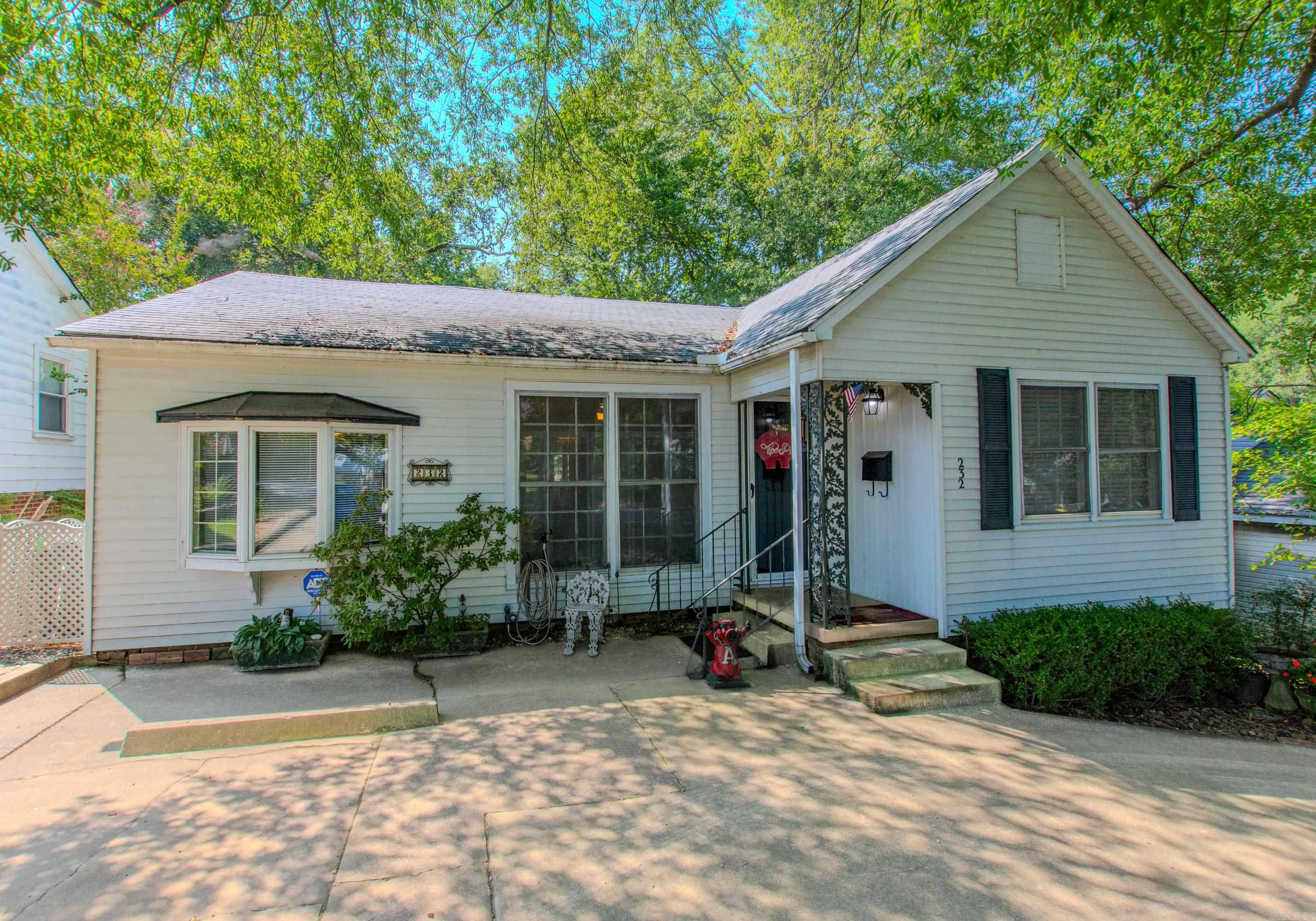 232 E F Avenue