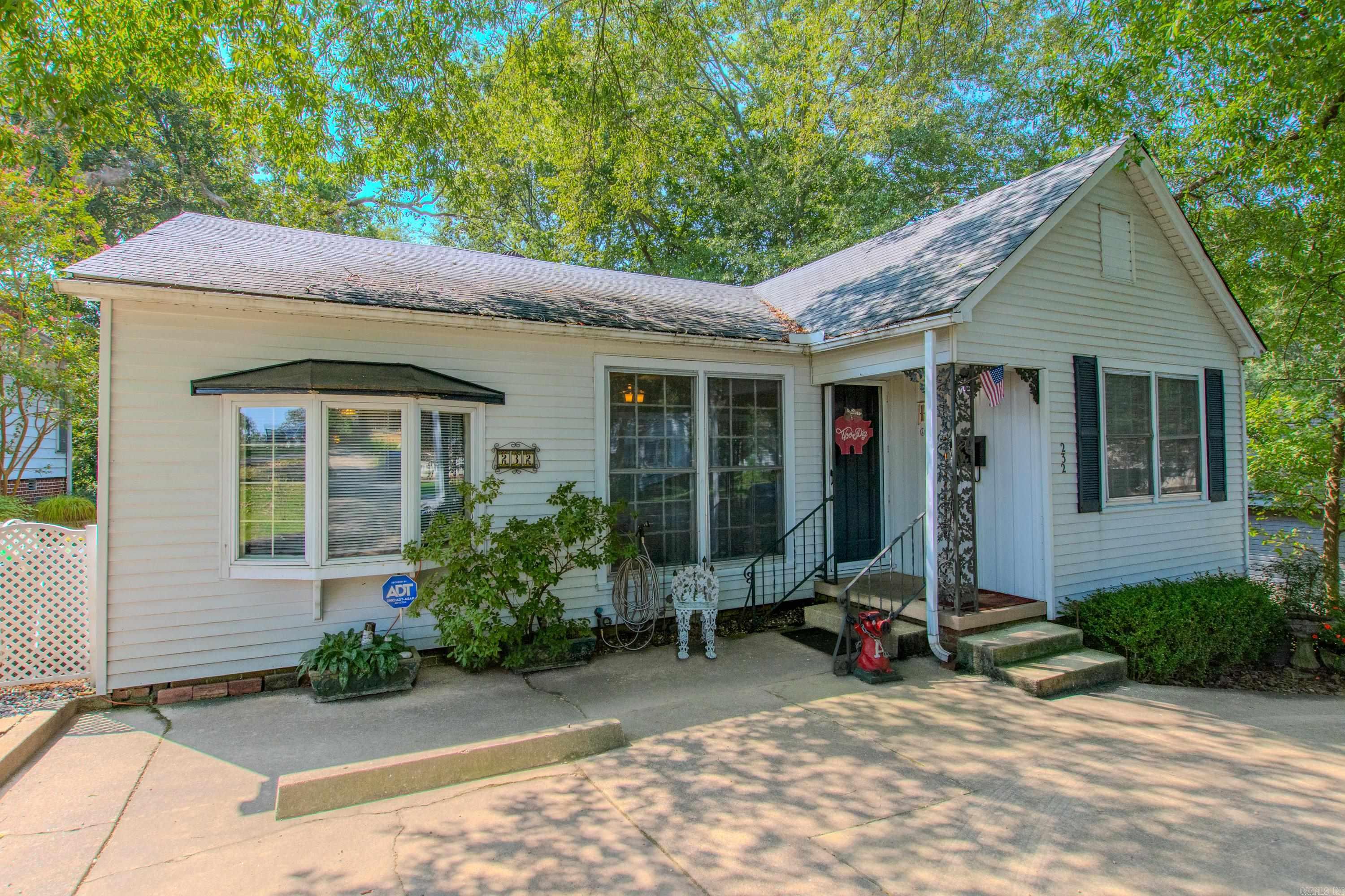 232 E F Avenue