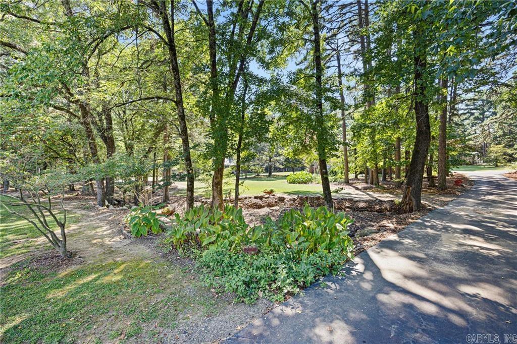 302 Meadow Rd