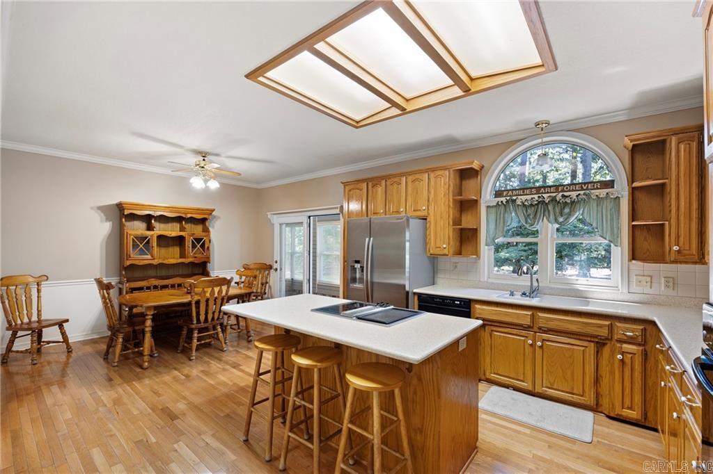 302 Meadow Rd