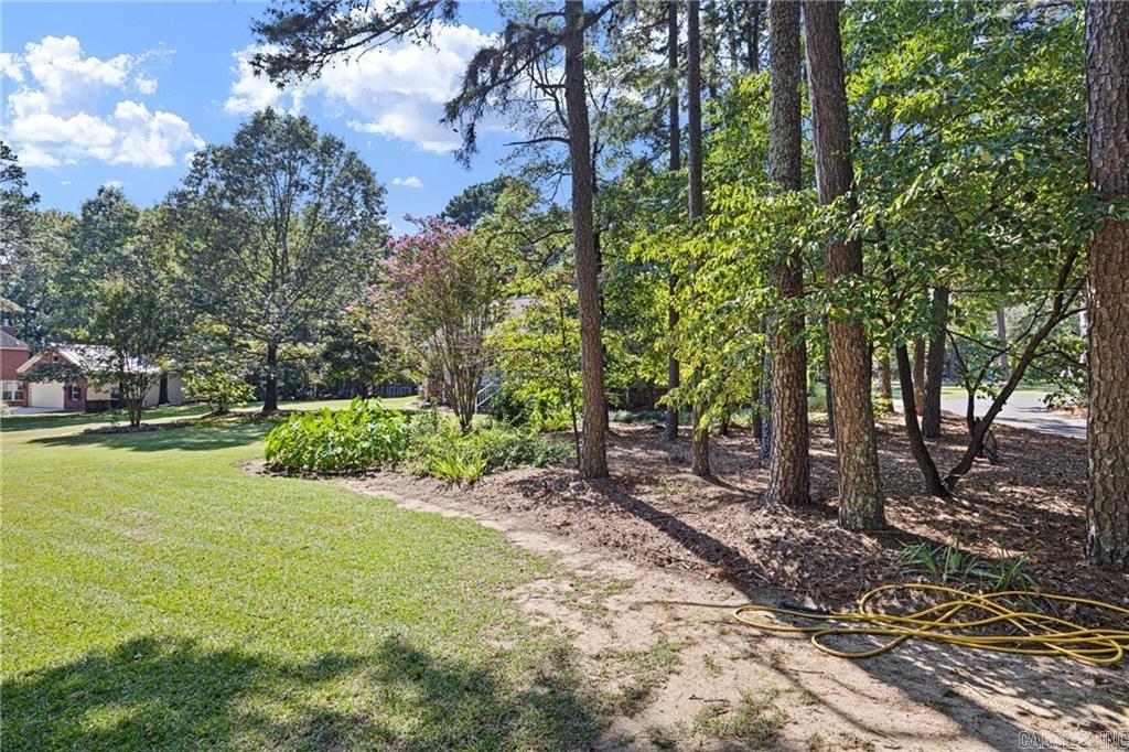 302 Meadow Rd