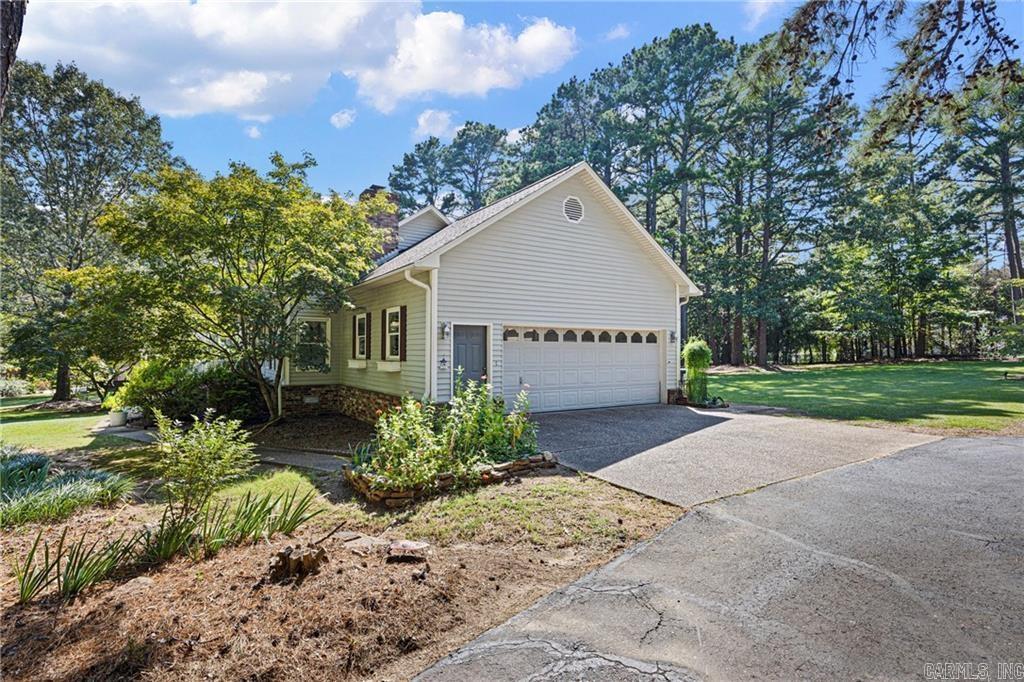 302 Meadow Rd