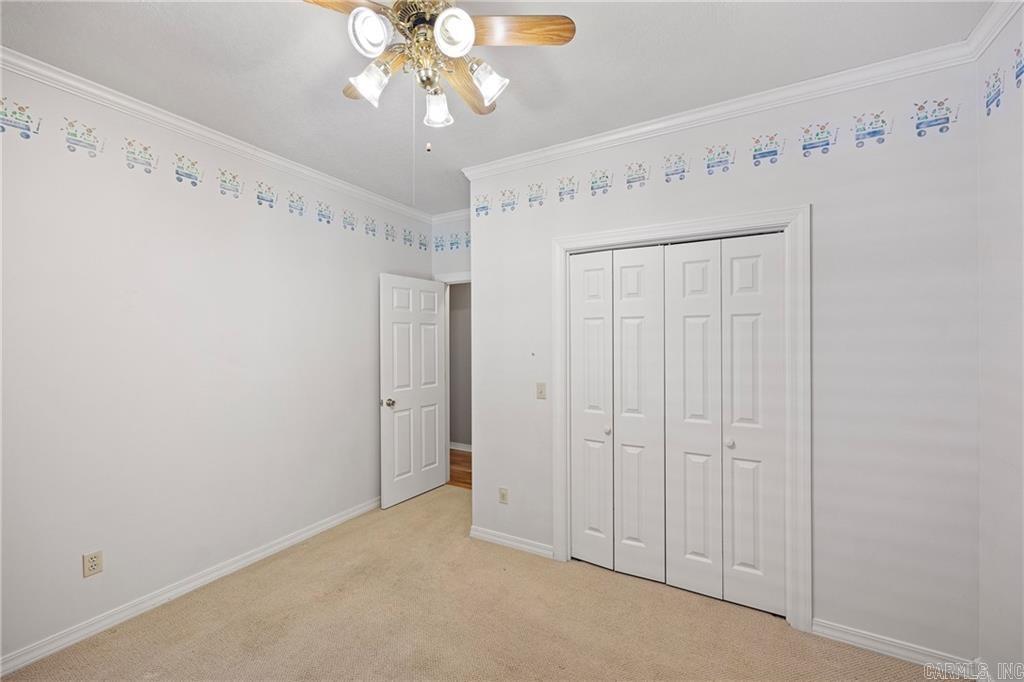 302 Meadow Rd