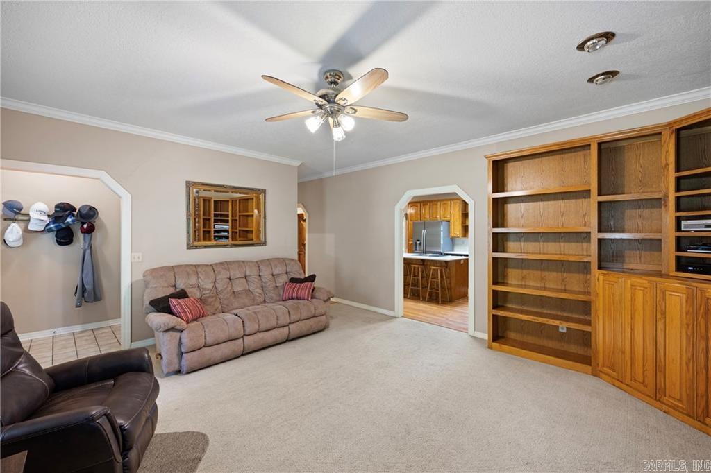 302 Meadow Rd