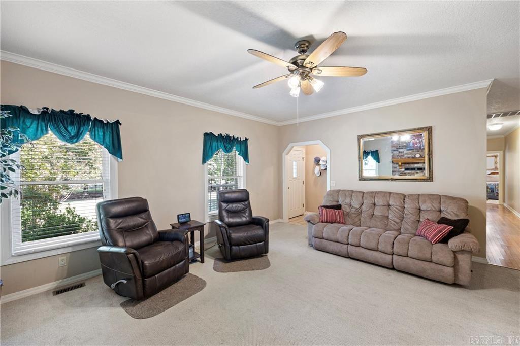 302 Meadow Rd