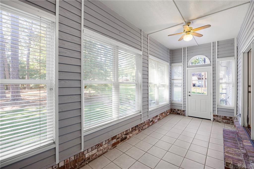 302 Meadow Rd