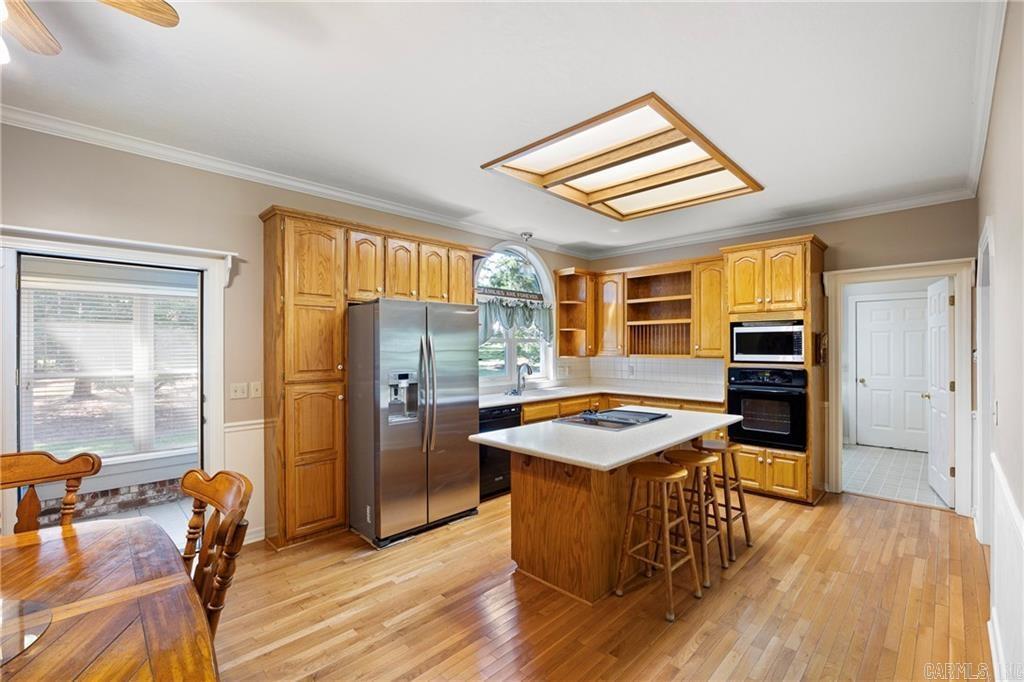 302 Meadow Rd
