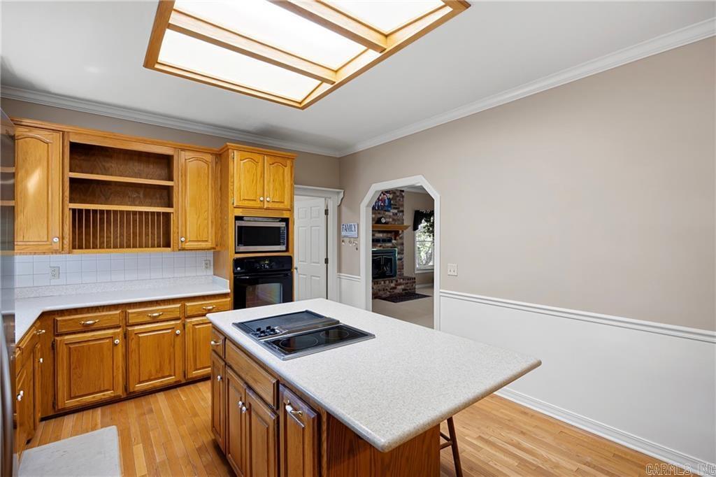 302 Meadow Rd
