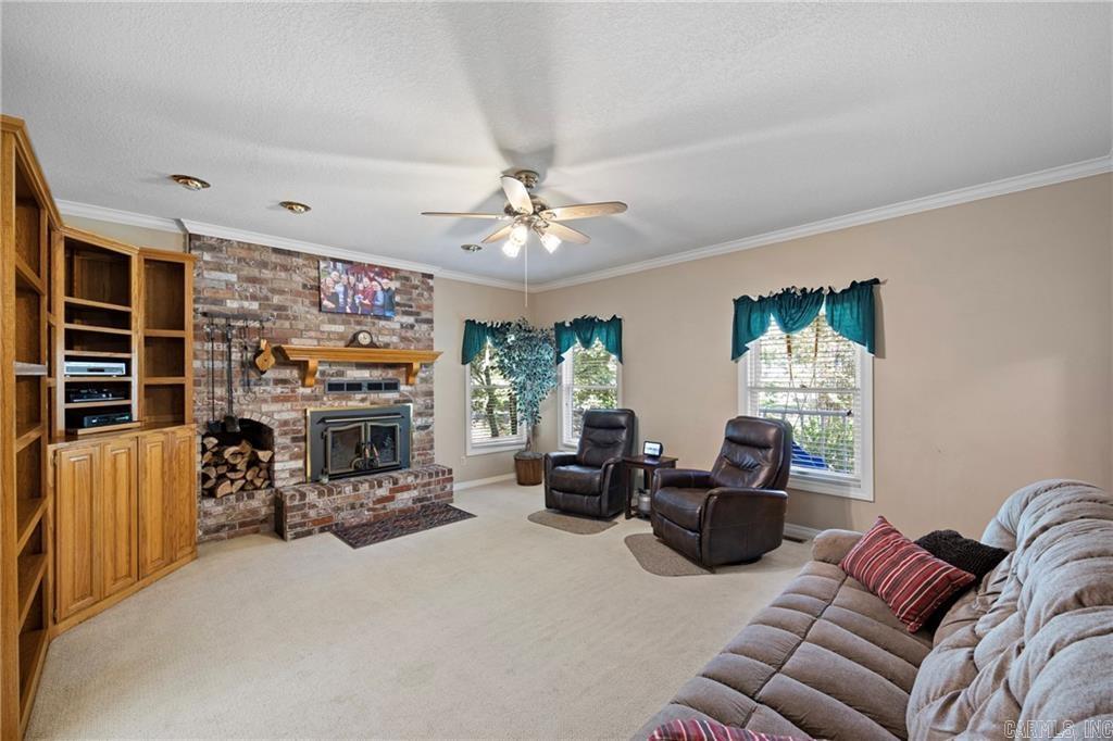 302 Meadow Rd