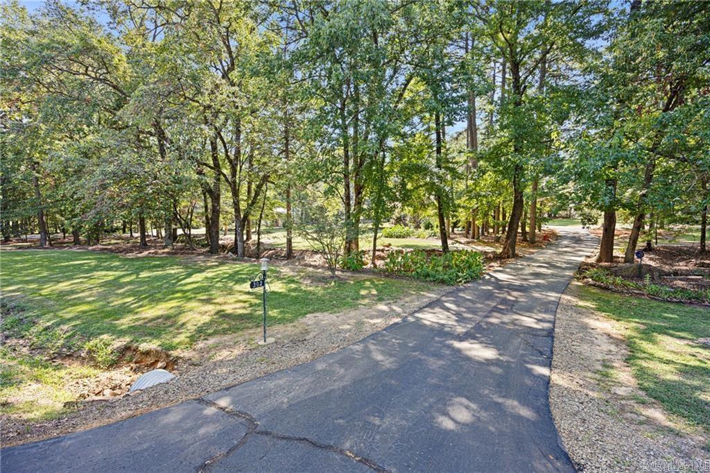 302 Meadow Rd