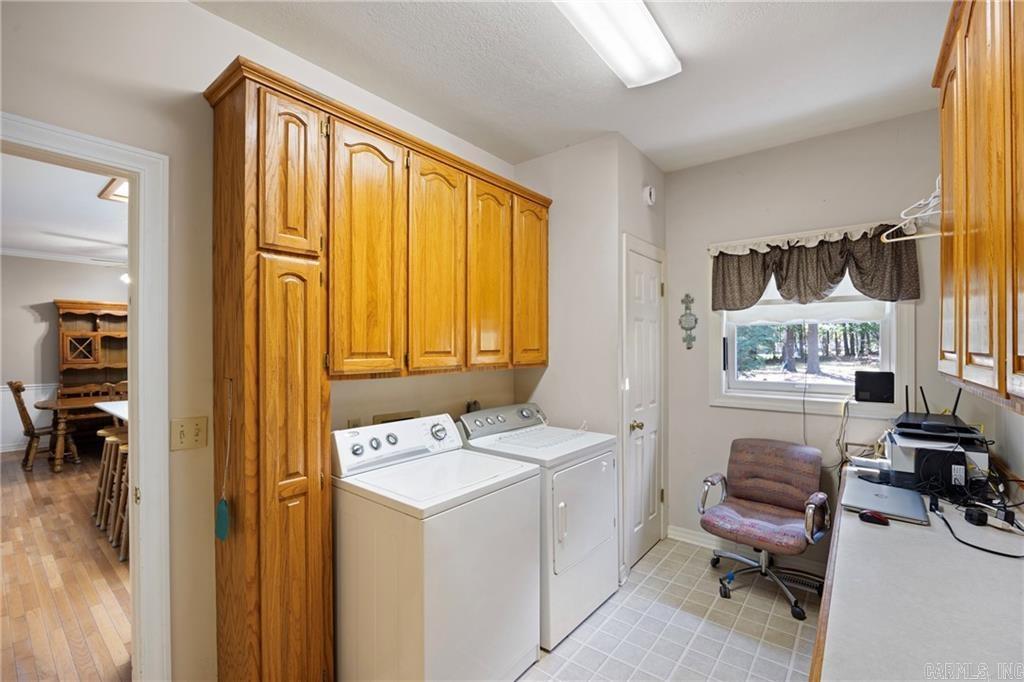 302 Meadow Rd