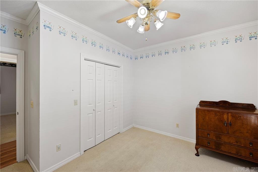 302 Meadow Rd