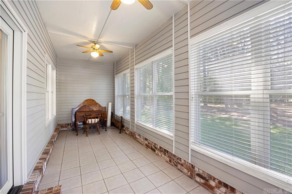 302 Meadow Rd