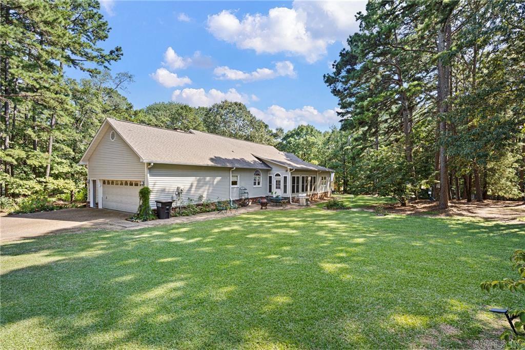 302 Meadow Rd