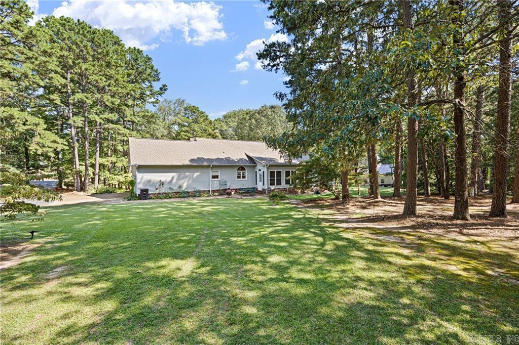 302 Meadow Rd