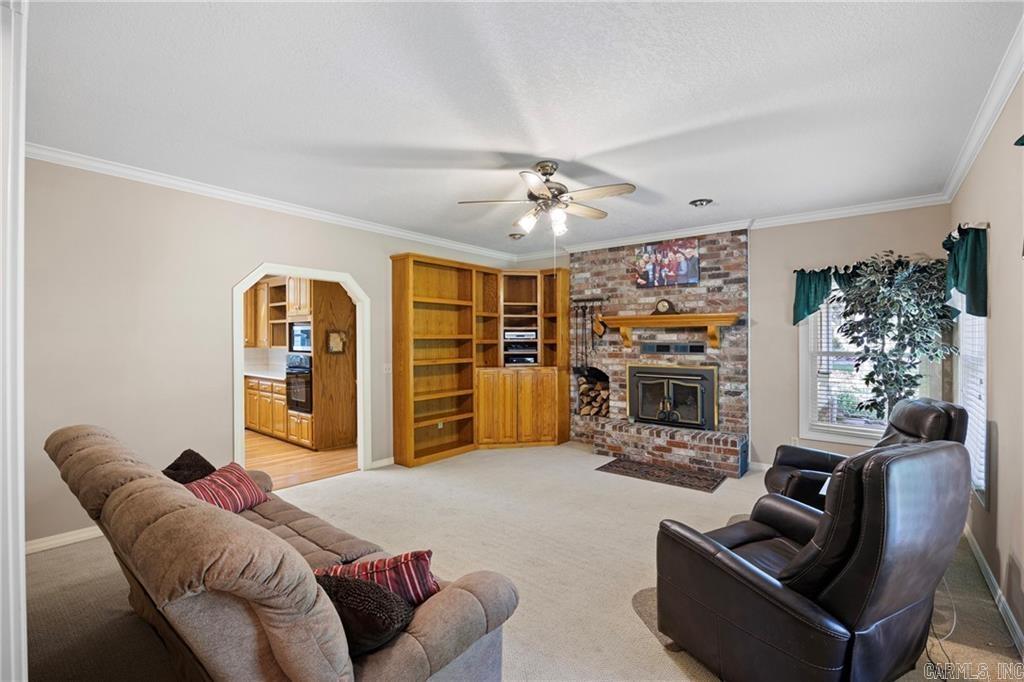 302 Meadow Rd