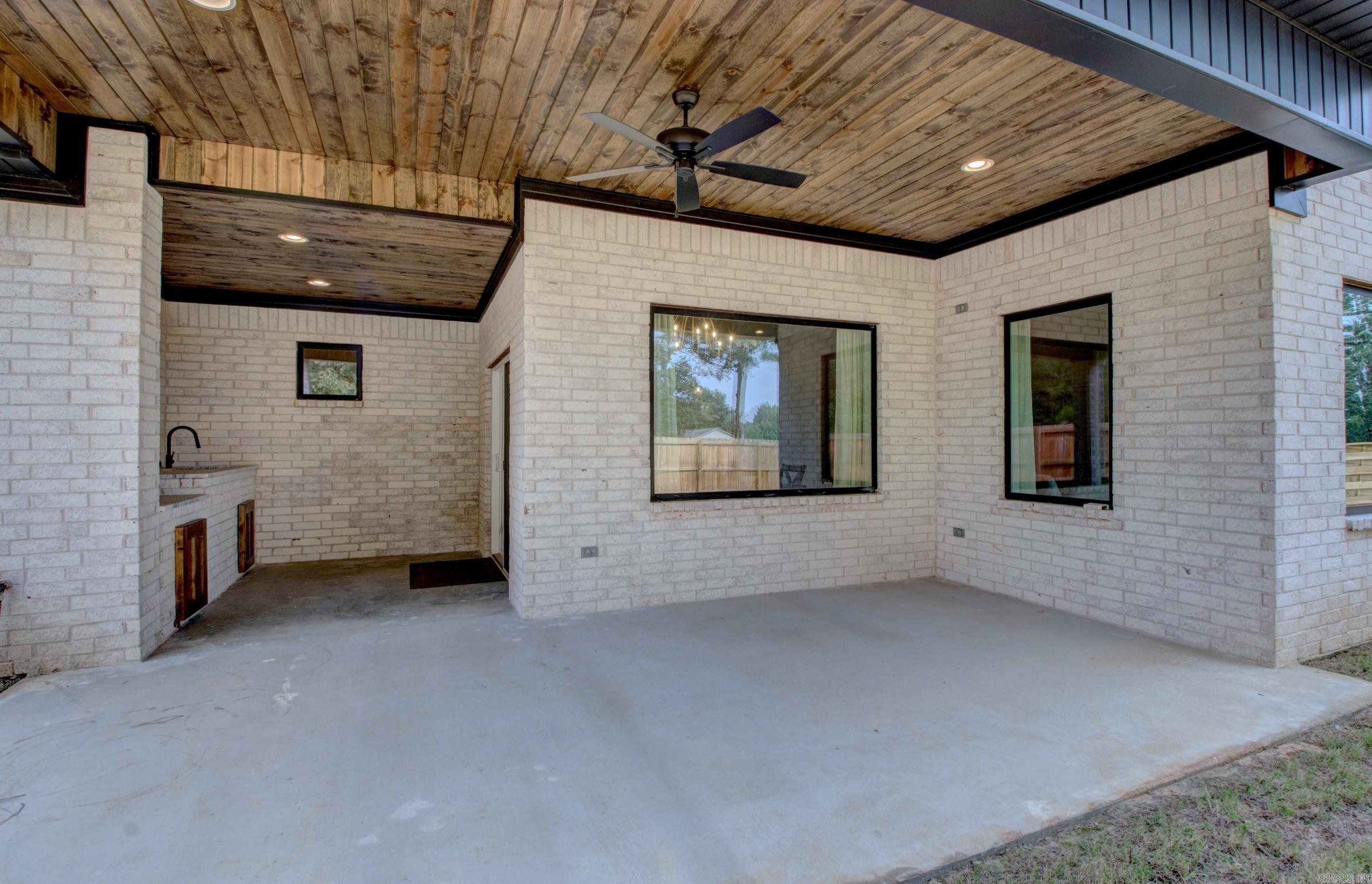 6001 Coral Ridge Drive