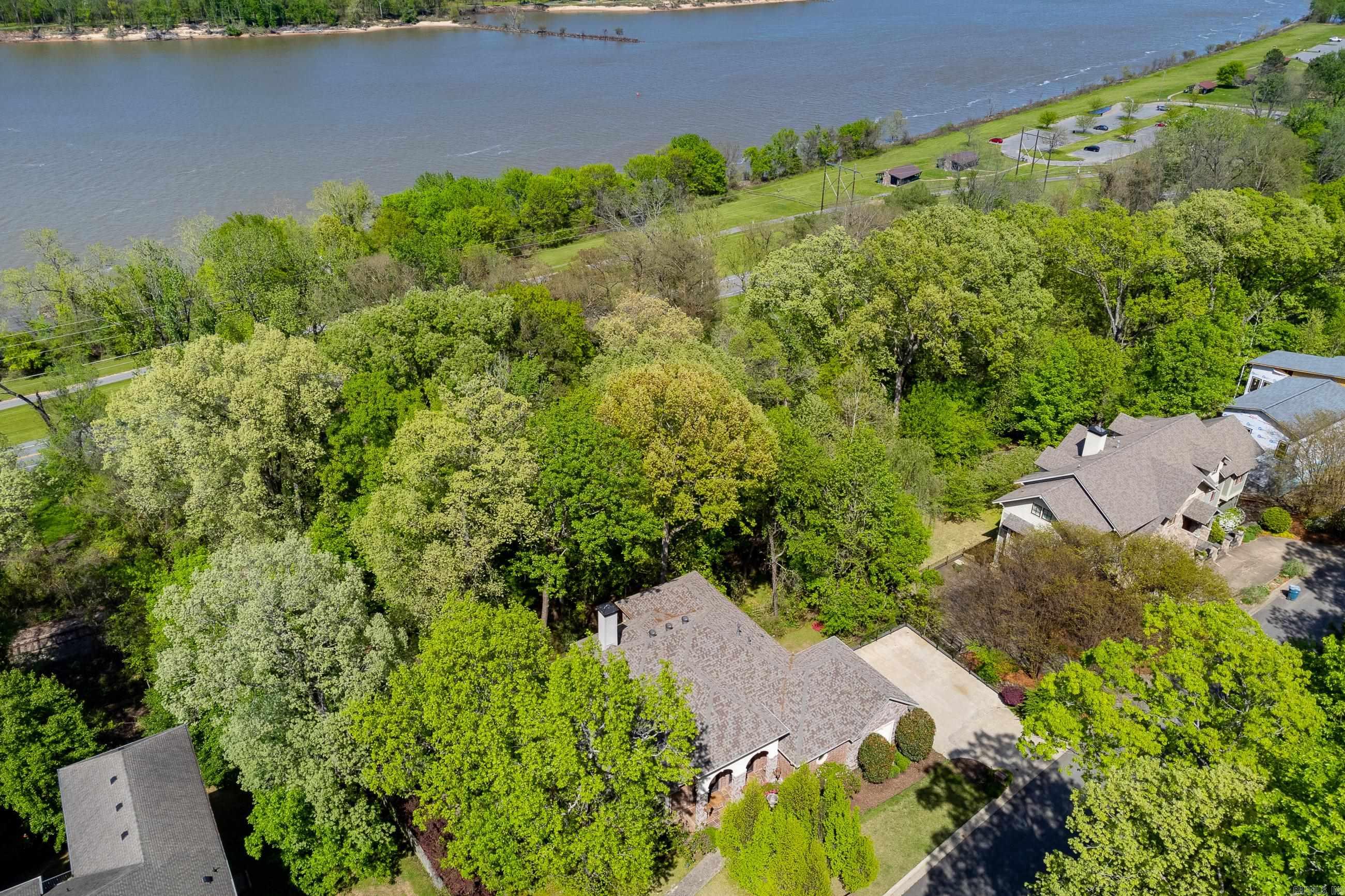 33 Greathouse Bend Drive