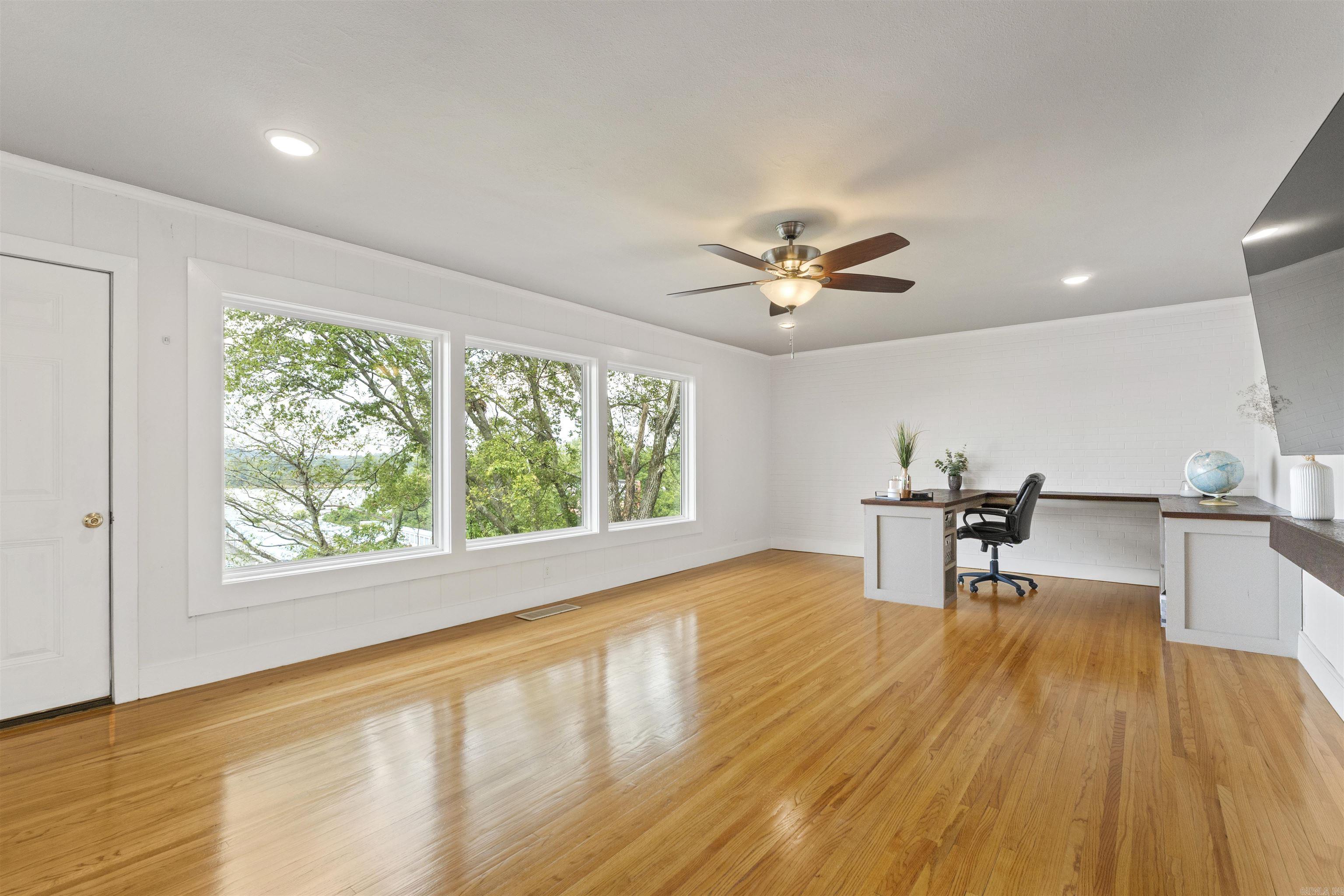 2012 Riverview Dr