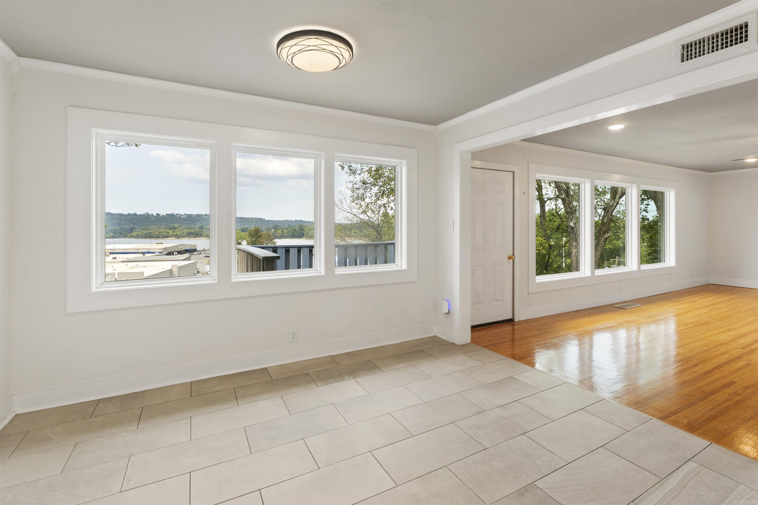2012 Riverview Dr