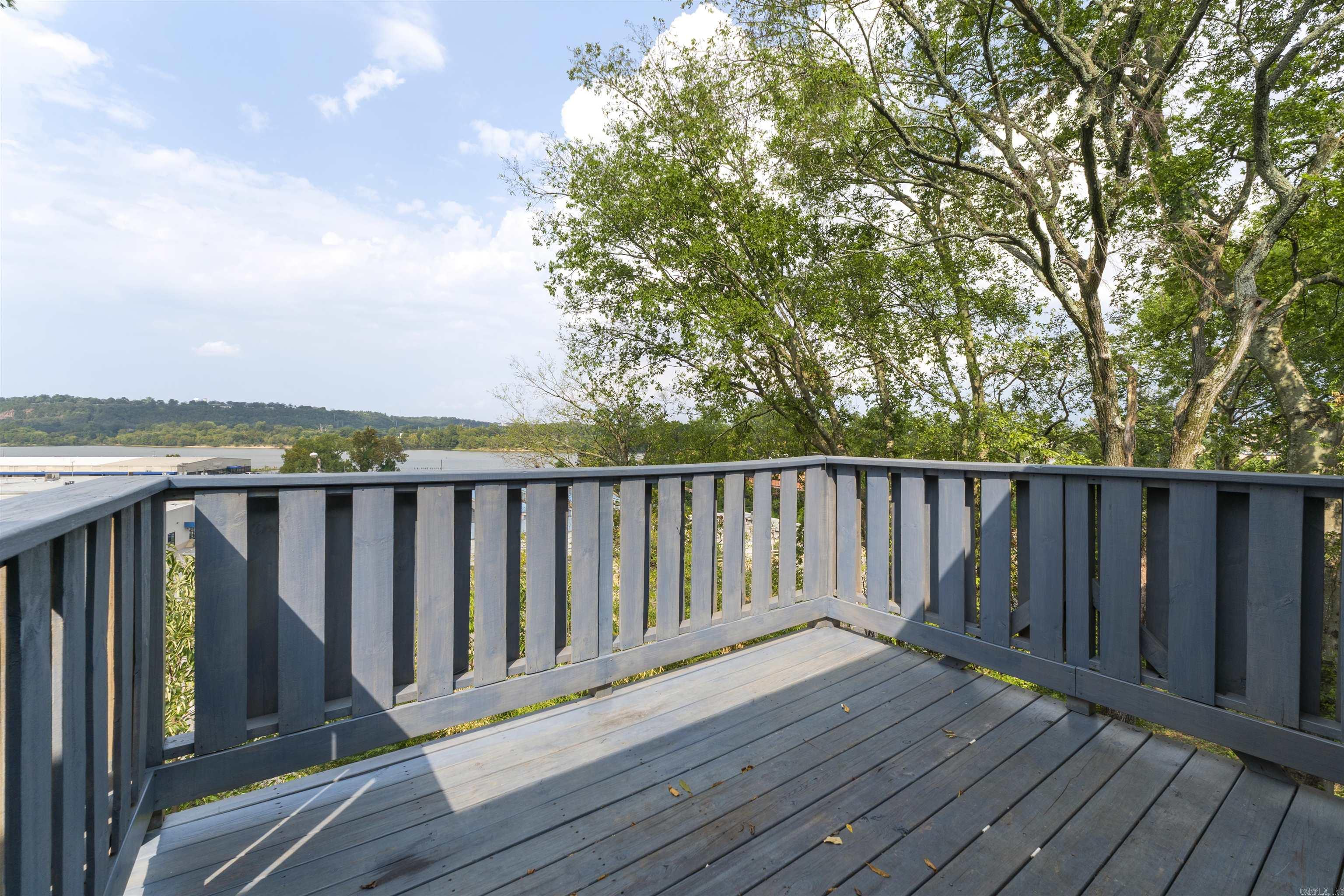 2012 Riverview Dr